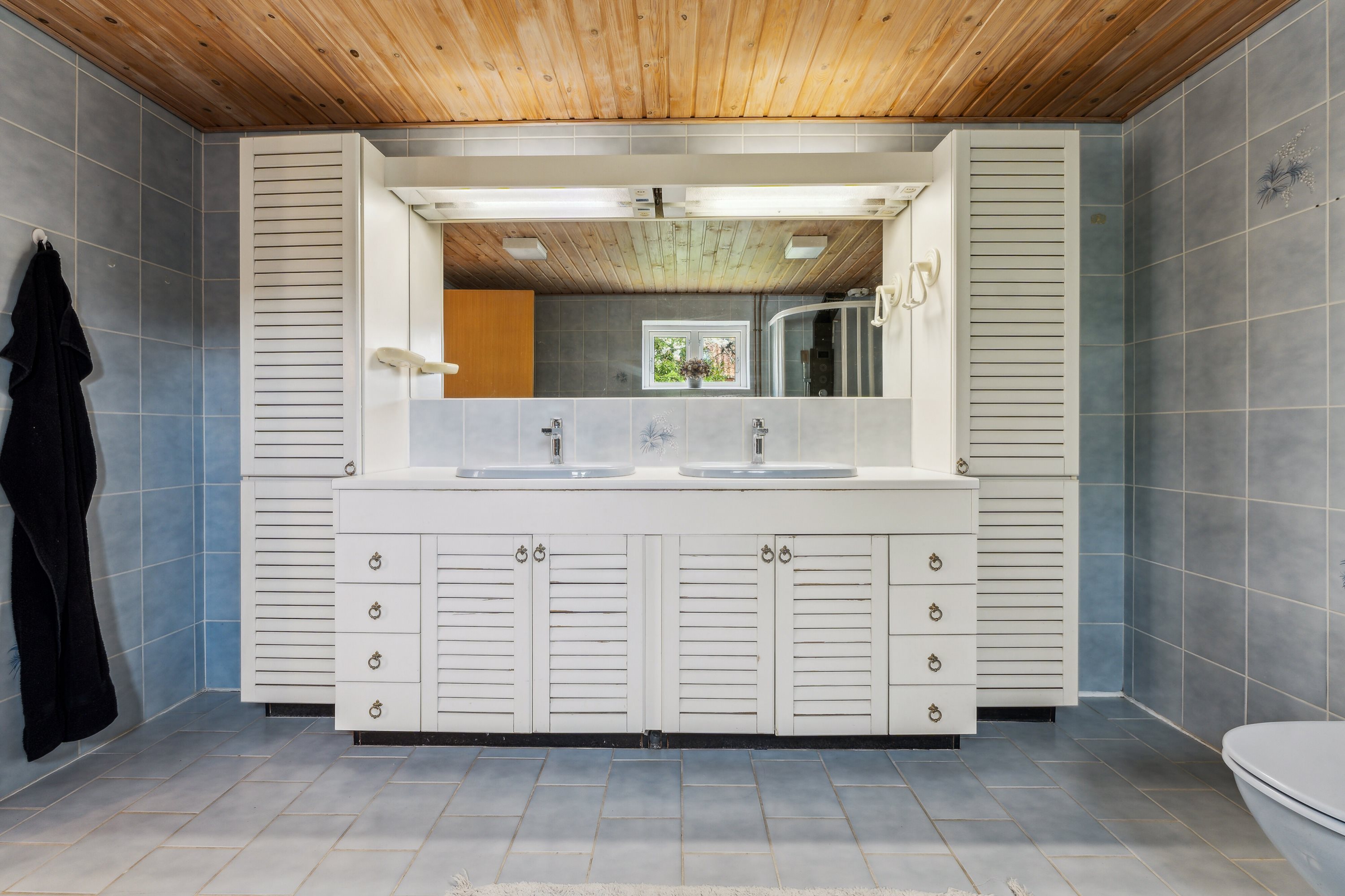 Fremhævet badeværelse billede i fuldskærmstilstand. Billede af Tom Knudsensvej 6, Lohals, 5953 Tranekær