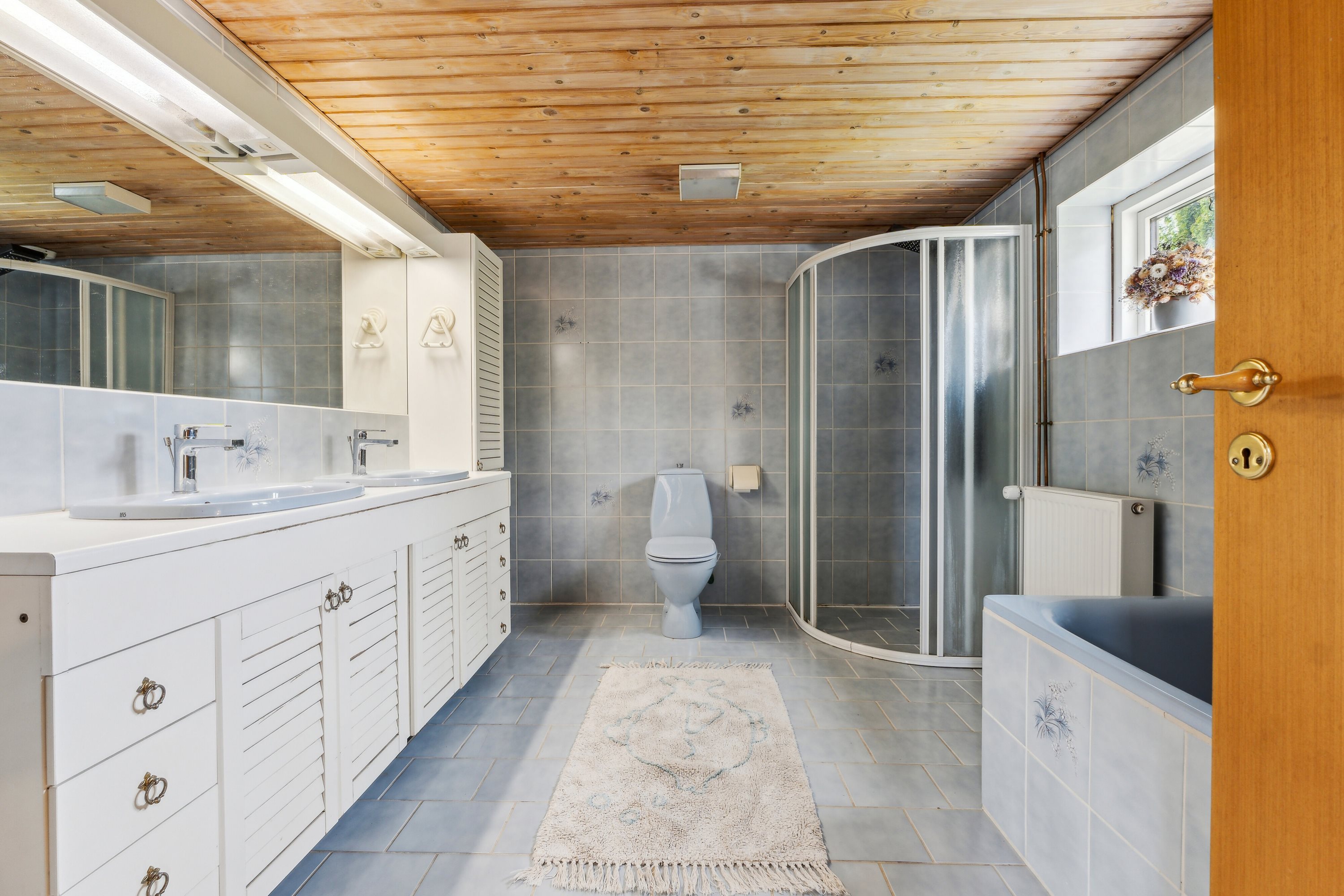 Fremhævet badeværelse billede i fuldskærmstilstand. Billede af Tom Knudsensvej 6, Lohals, 5953 Tranekær