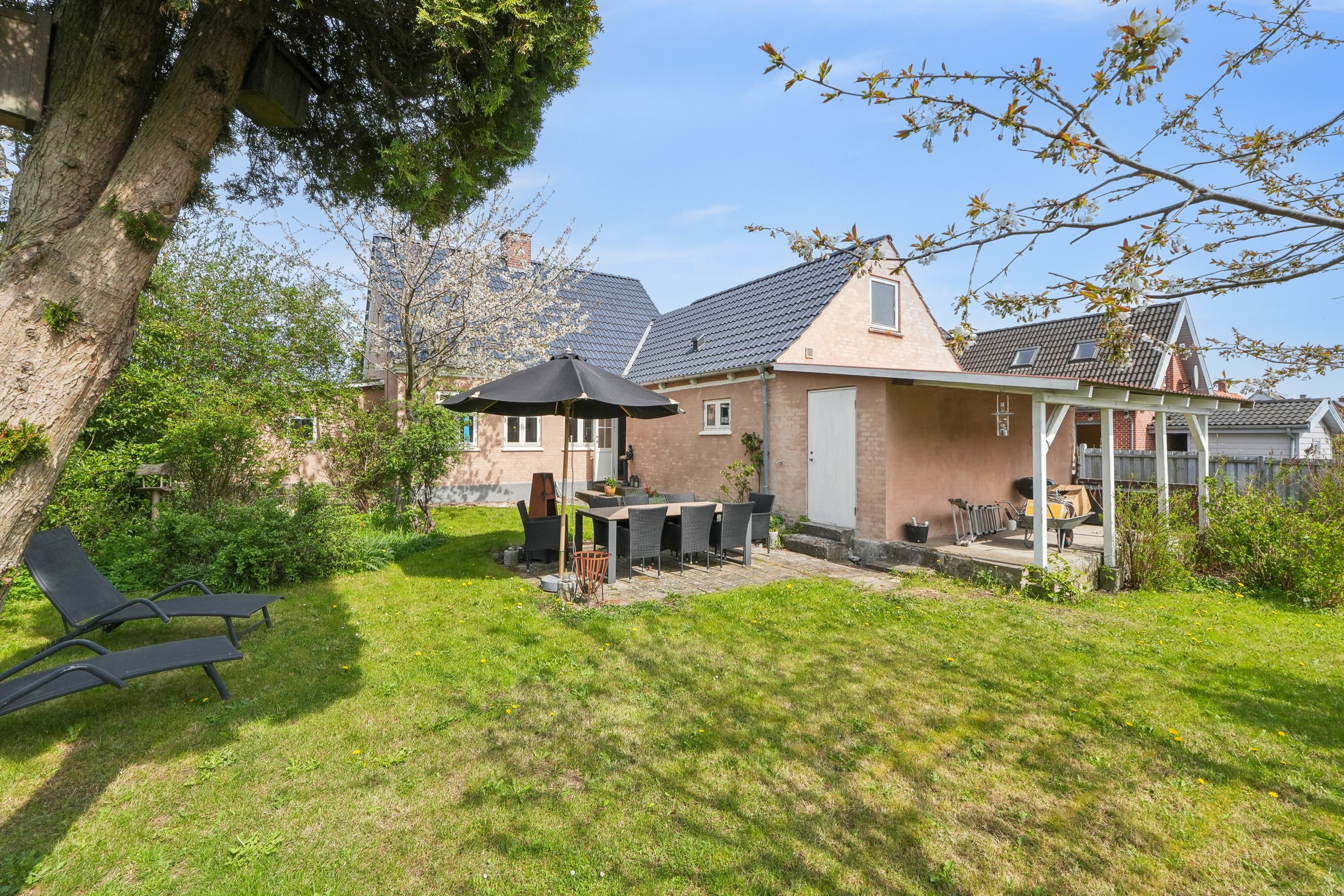 Miniaturebillede 1: set fra haven. Billede af Tom Knudsensvej 6, Lohals, 5953 Tranekær