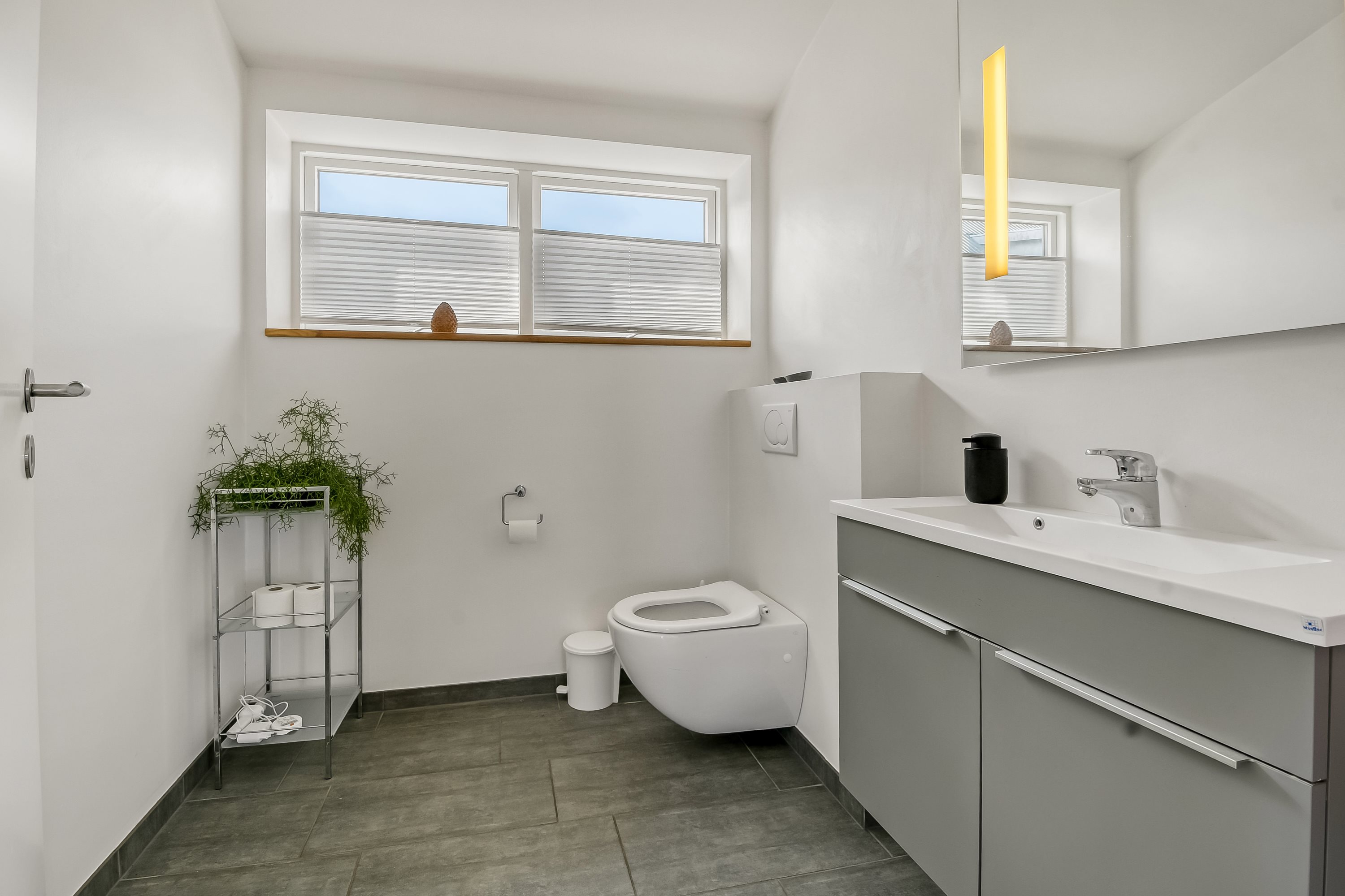 Fremhævet toilet billede i fuldskærmstilstand. Billede af Strandvejen 8, 7600 Struer