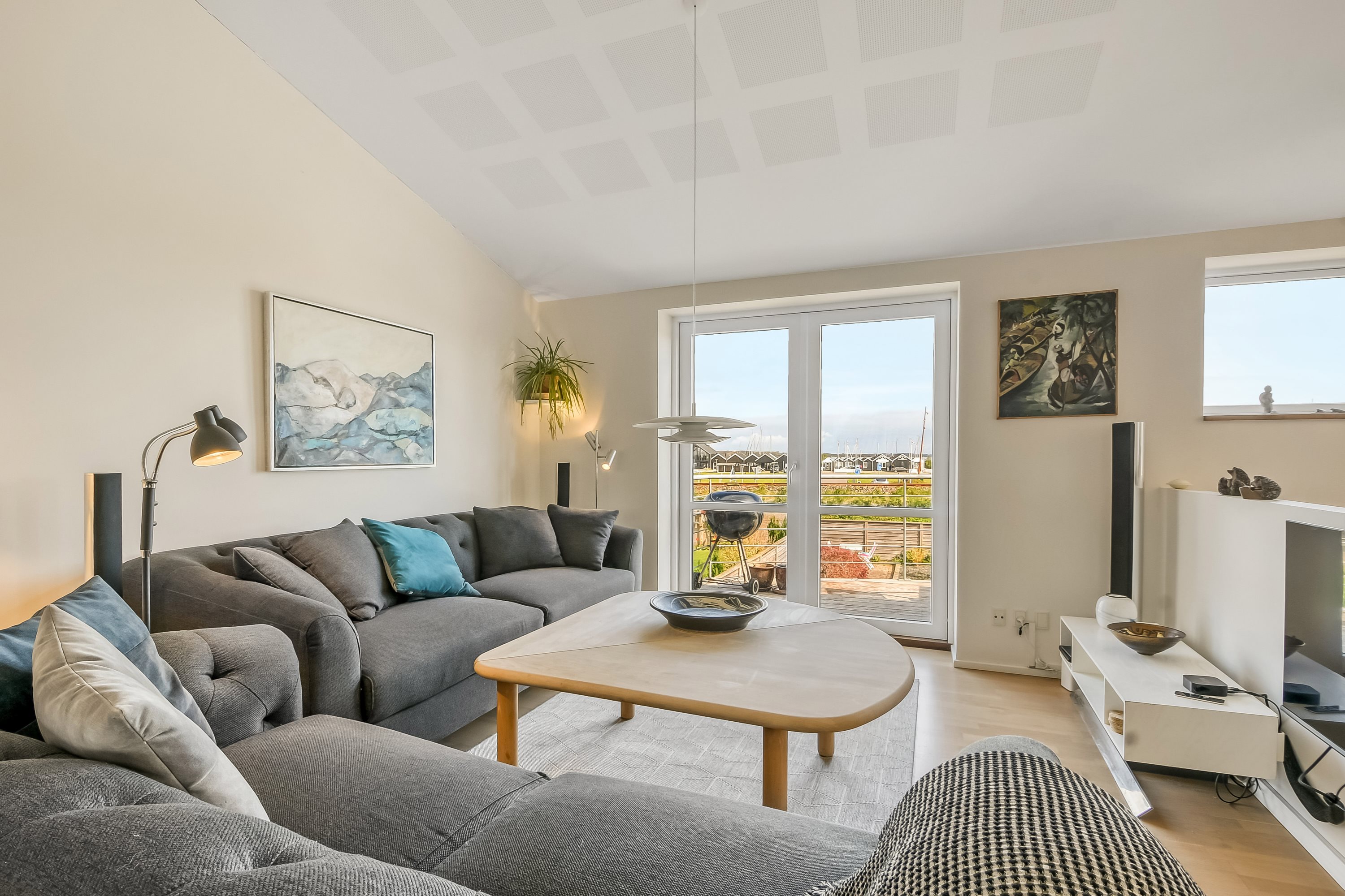 Fremhævet stue billede i fuldskærmstilstand. Billede af Strandvejen 8, 7600 Struer