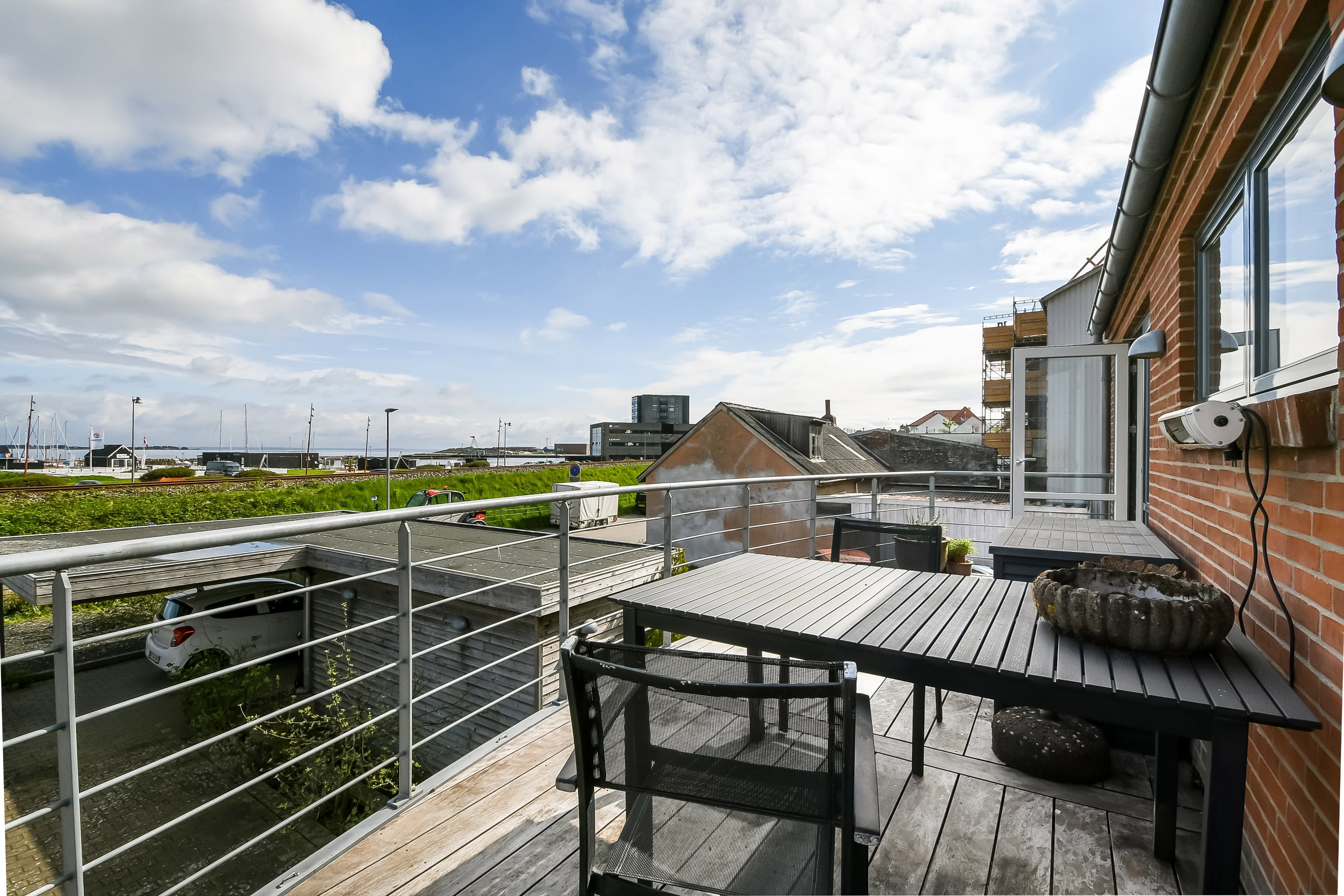 Fremhævet terrasse billede i fuldskærmstilstand. Billede af Strandvejen 8, 7600 Struer