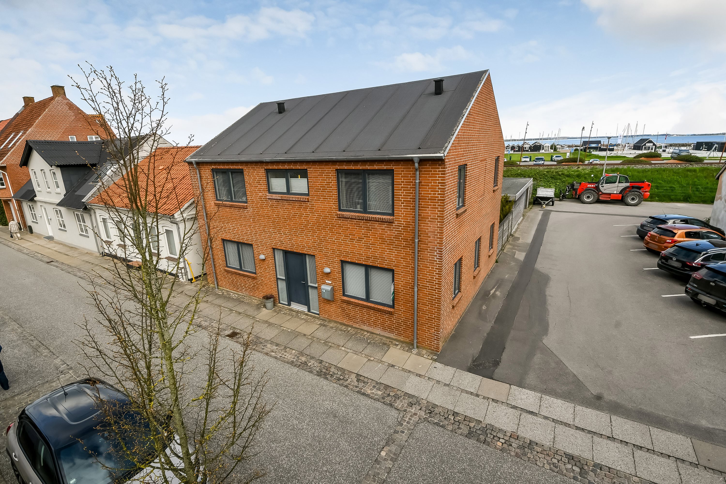 Fremhævet ejendommen billede i fuldskærmstilstand. Billede af Strandvejen 8, 7600 Struer