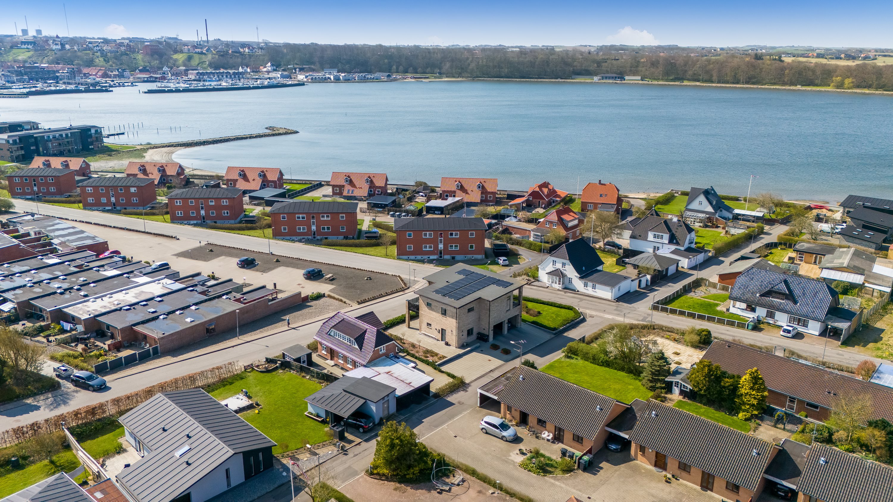 Fremhævet luftfoto billede i fuldskærmstilstand. Billede af Rønbjerghage 2A, Nørlem, 7620 Lemvig