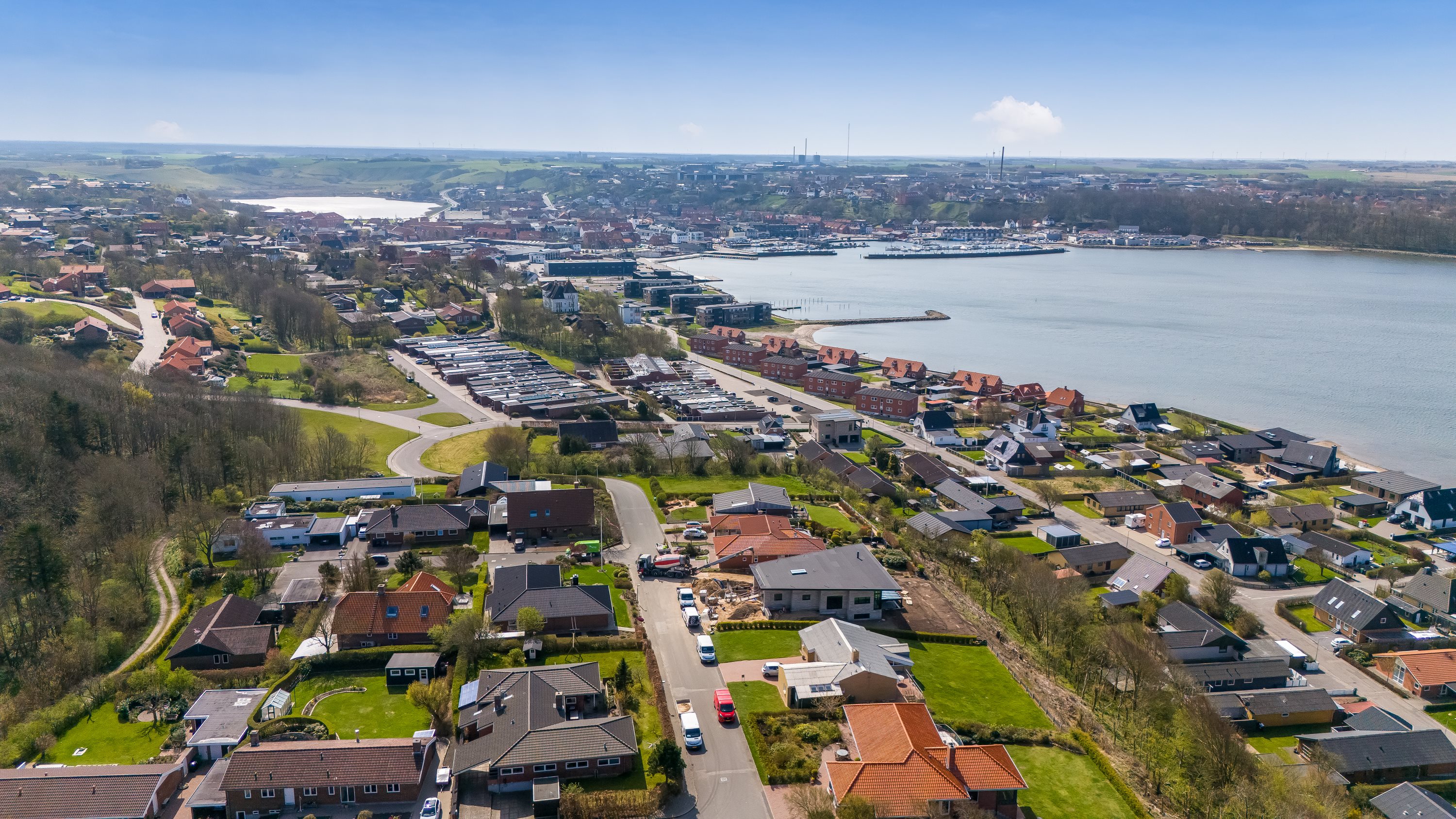 Fremhævet luftfoto billede i fuldskærmstilstand. Billede af Rønbjerghage 2A, Nørlem, 7620 Lemvig