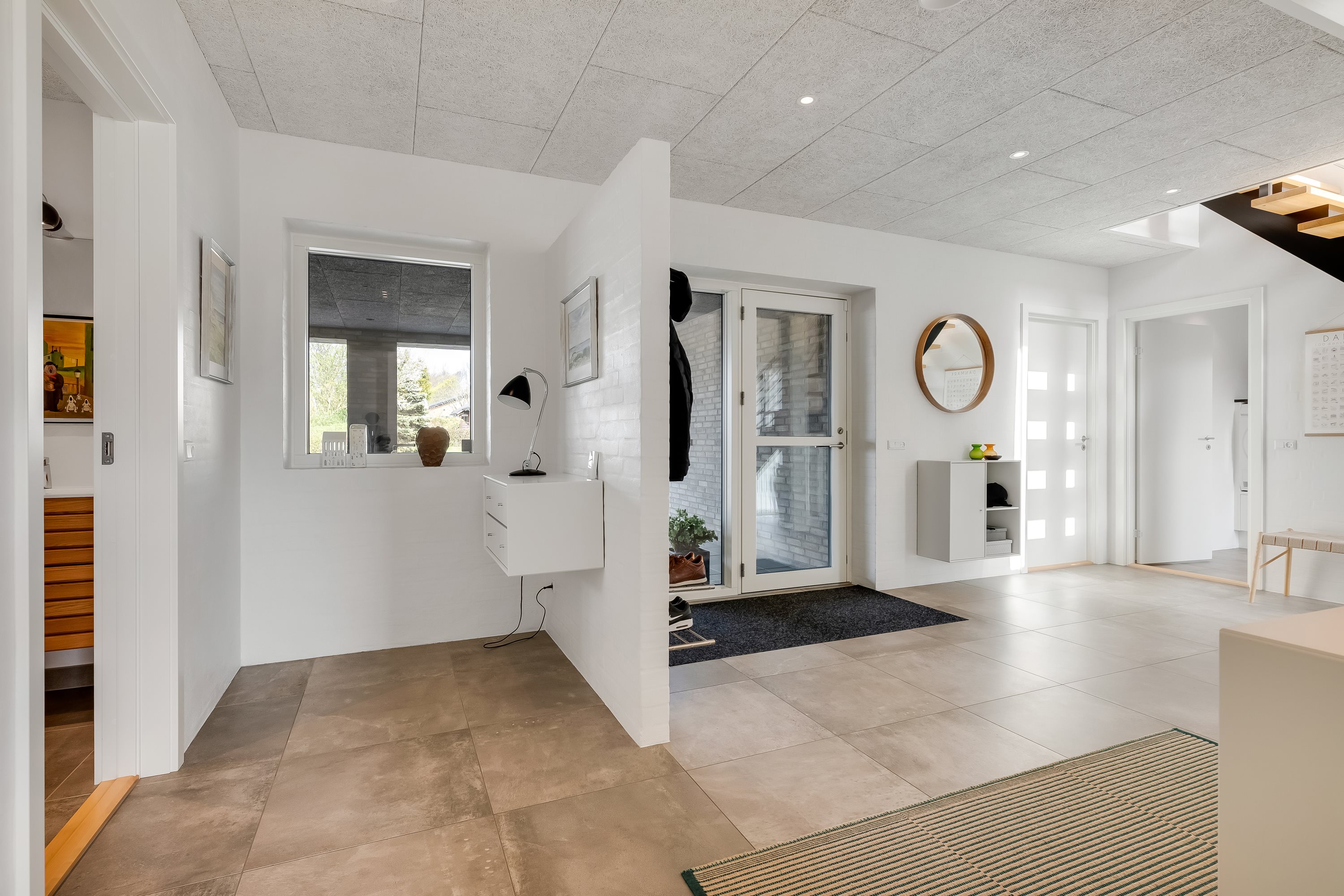 Fremhævet hall billede i fuldskærmstilstand. Billede af Rønbjerghage 2A, Nørlem, 7620 Lemvig