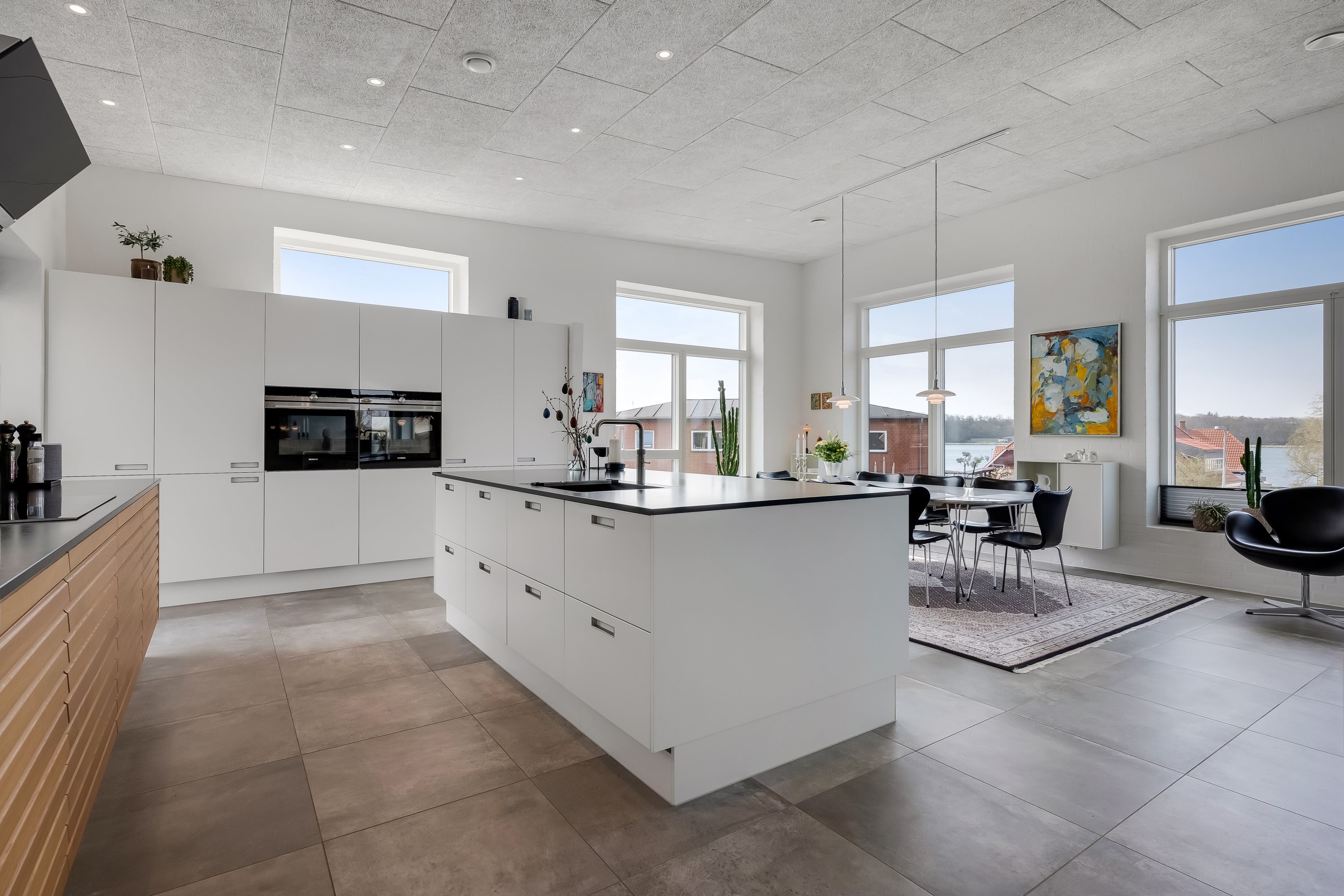 Fremhævet køkkenalrum billede i fuldskærmstilstand. Billede af Rønbjerghage 2A, Nørlem, 7620 Lemvig