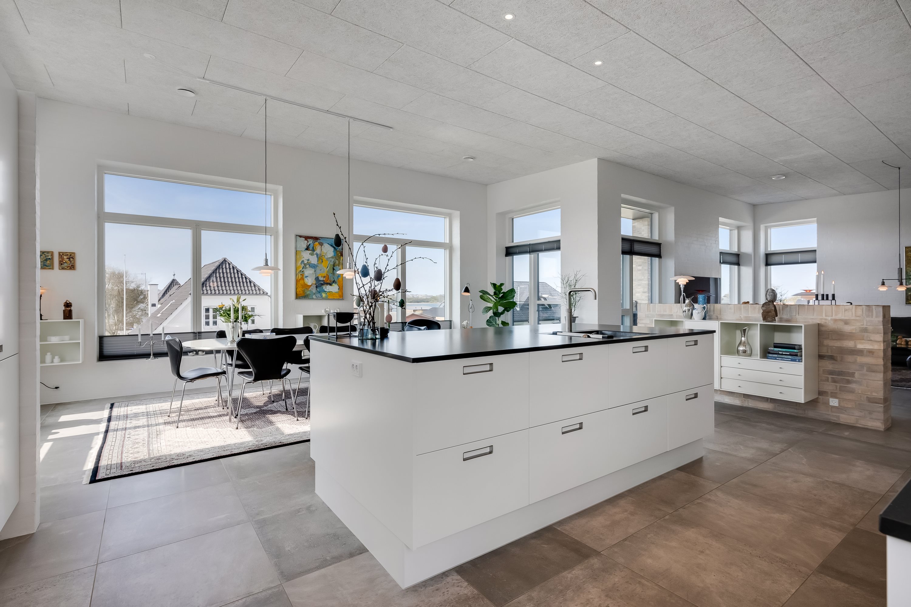 Fremhævet køkkenalrum billede i fuldskærmstilstand. Billede af Rønbjerghage 2A, Nørlem, 7620 Lemvig