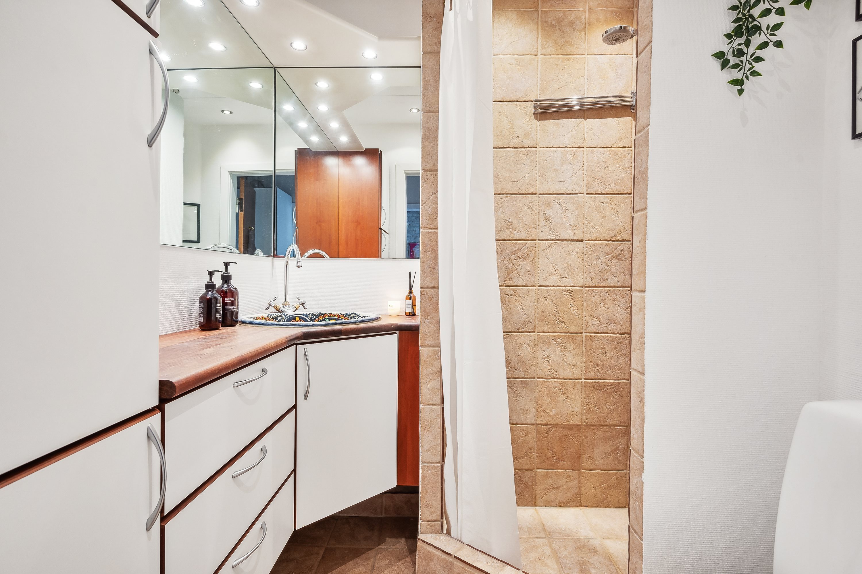 Fremhævet badeværelse billede i fuldskærmstilstand. Billede af Europa Plads 4B, 1. th., 9000 Aalborg