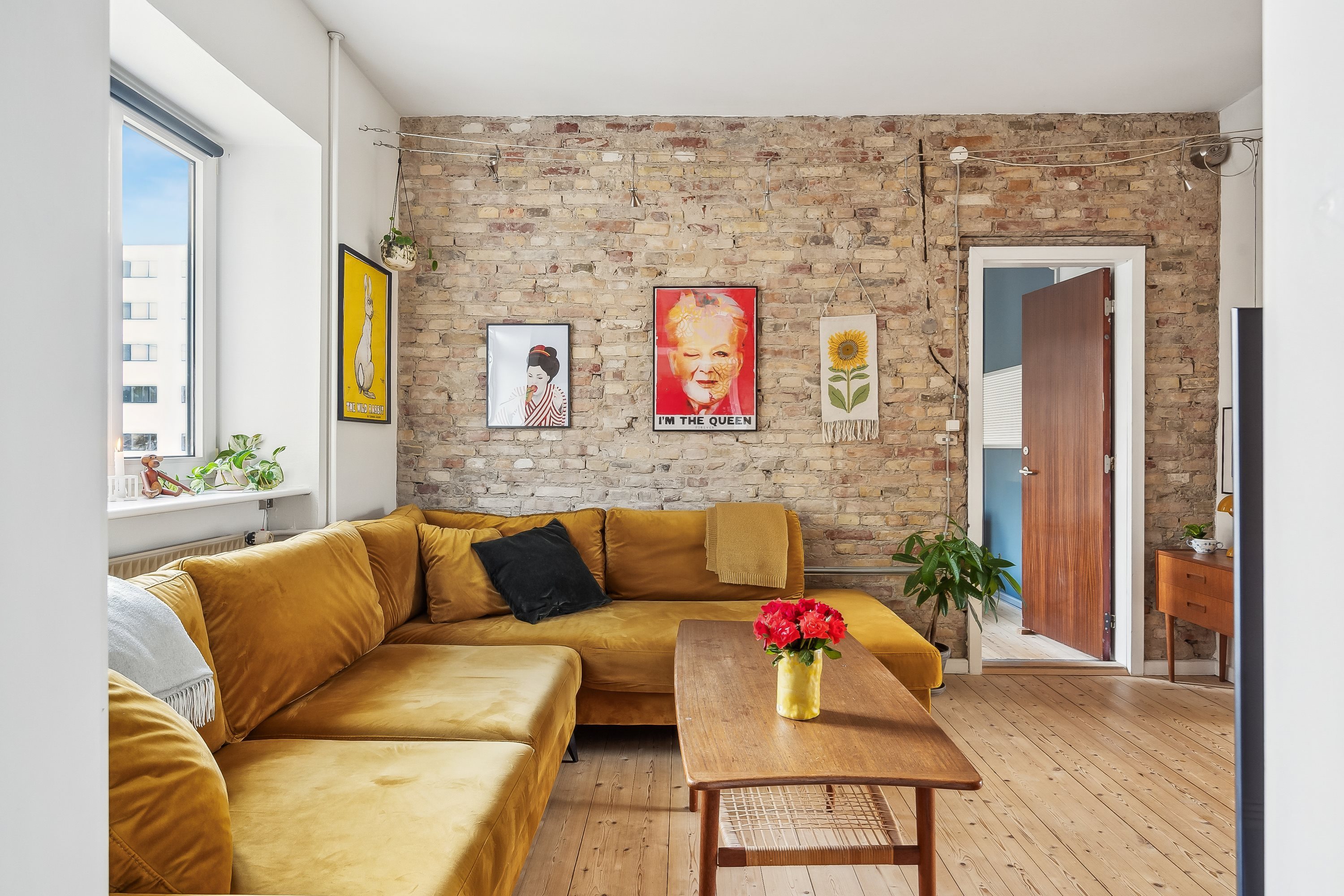 Fremhævet stue billede i fuldskærmstilstand. Billede af Europa Plads 4B, 1. th., 9000 Aalborg