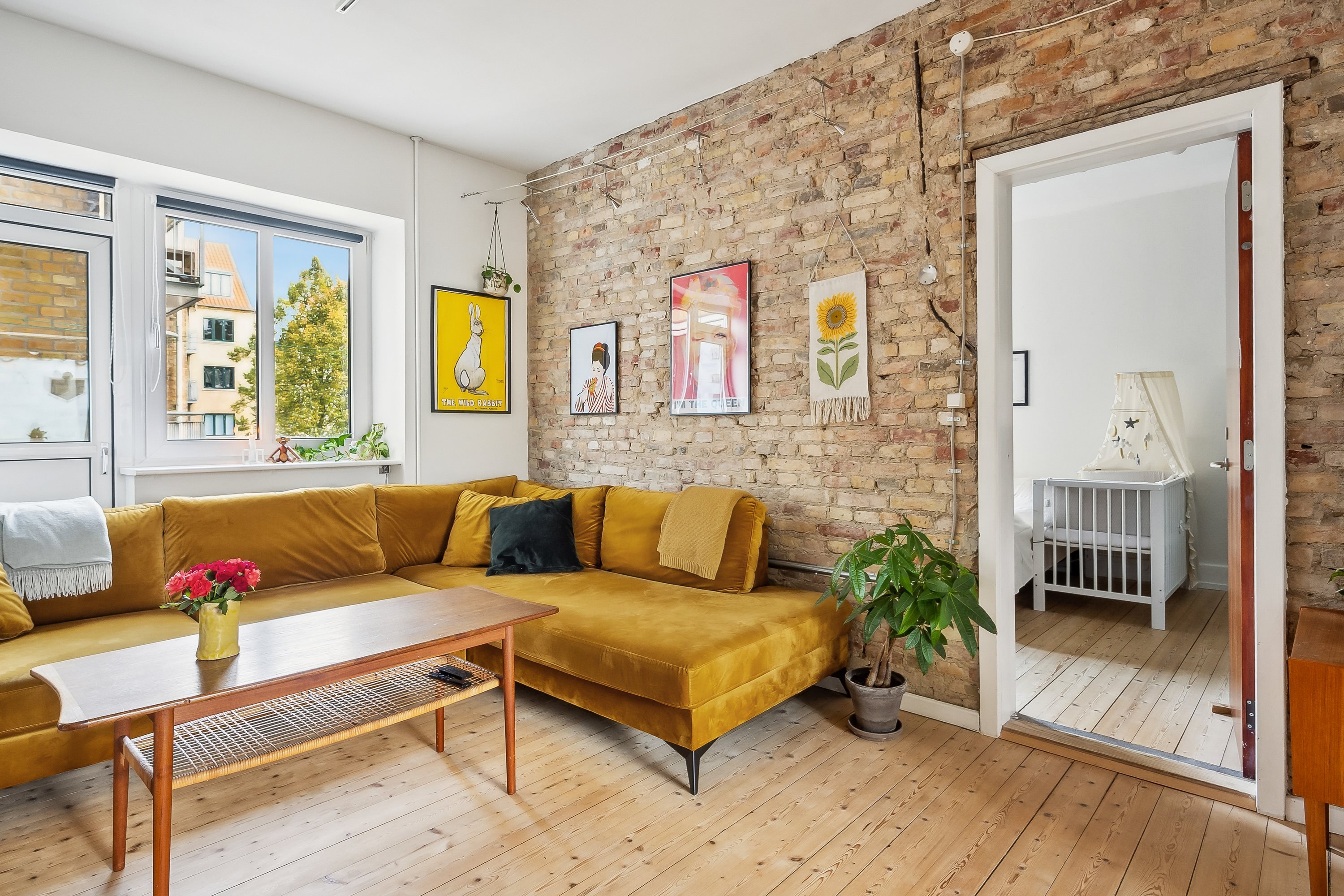 Fremhævet stue billede i fuldskærmstilstand. Billede af Europa Plads 4B, 1. th., 9000 Aalborg