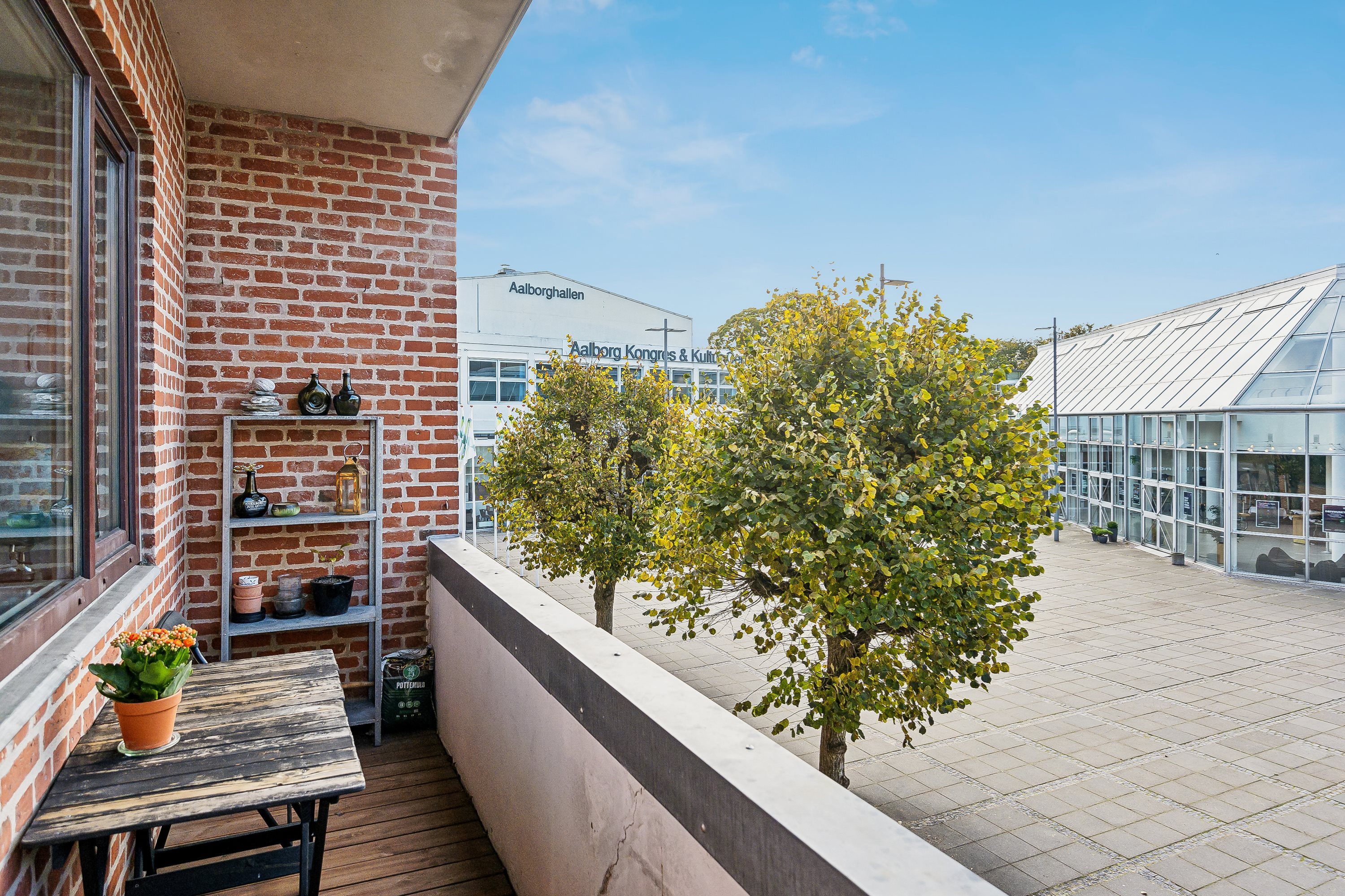 Miniaturebillede 1: altan. Billede af Europa Plads 4B, 1. th., 9000 Aalborg