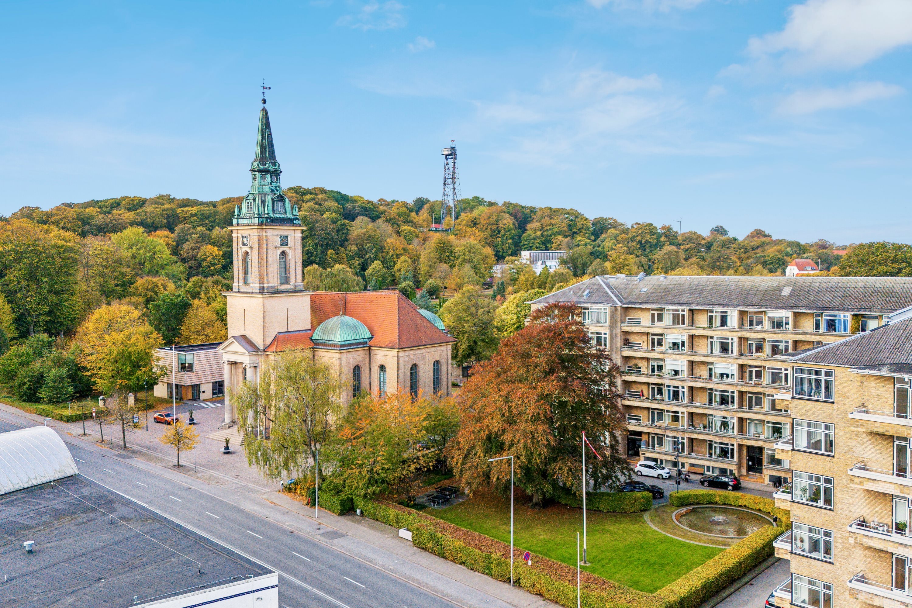 Fremhævet ejendommen billede i fuldskærmstilstand. Billede af Europa Plads 4B, 1. th., 9000 Aalborg