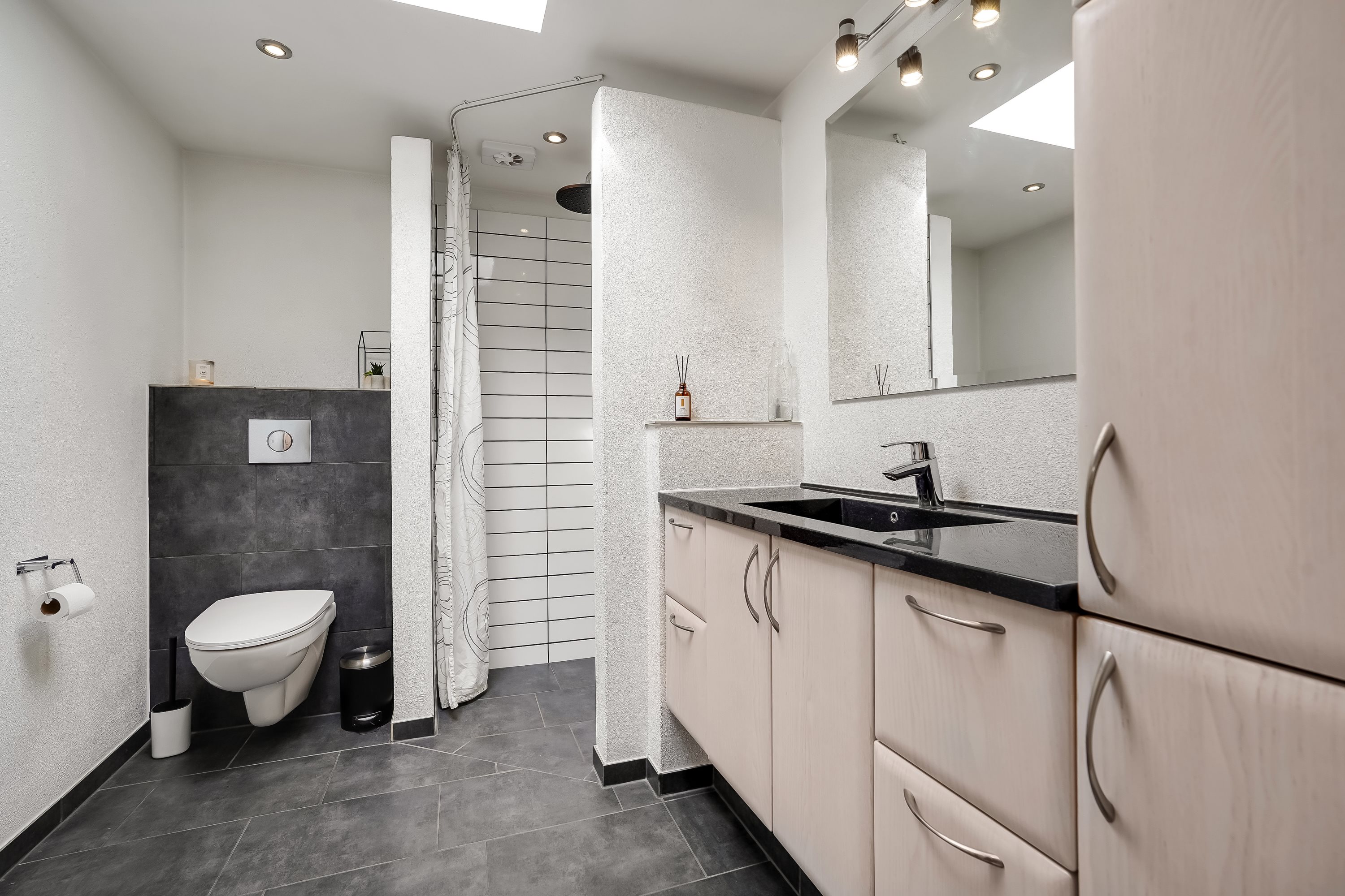 Fremhævet badeværelse billede i fuldskærmstilstand. Billede af Sydtoften 1, 7160 Tørring