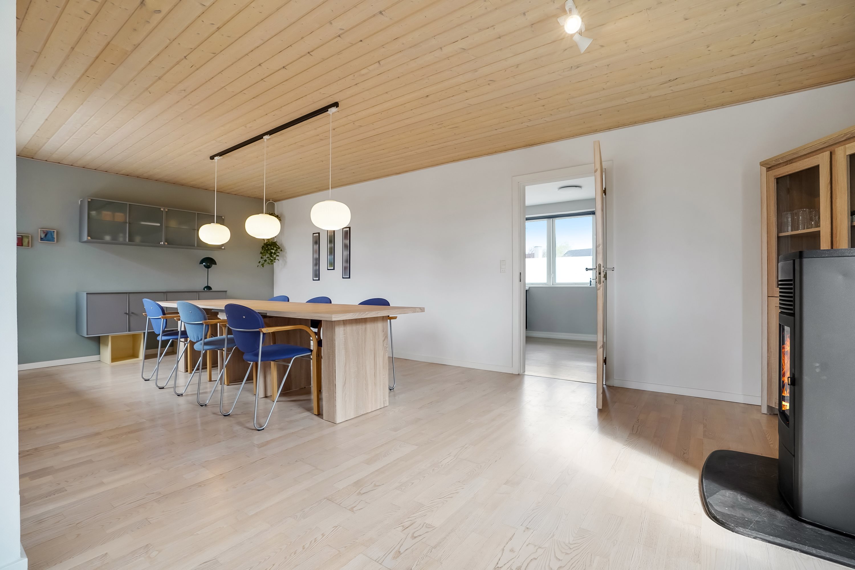 Fremhævet stue billede i fuldskærmstilstand. Billede af Sydtoften 1, 7160 Tørring