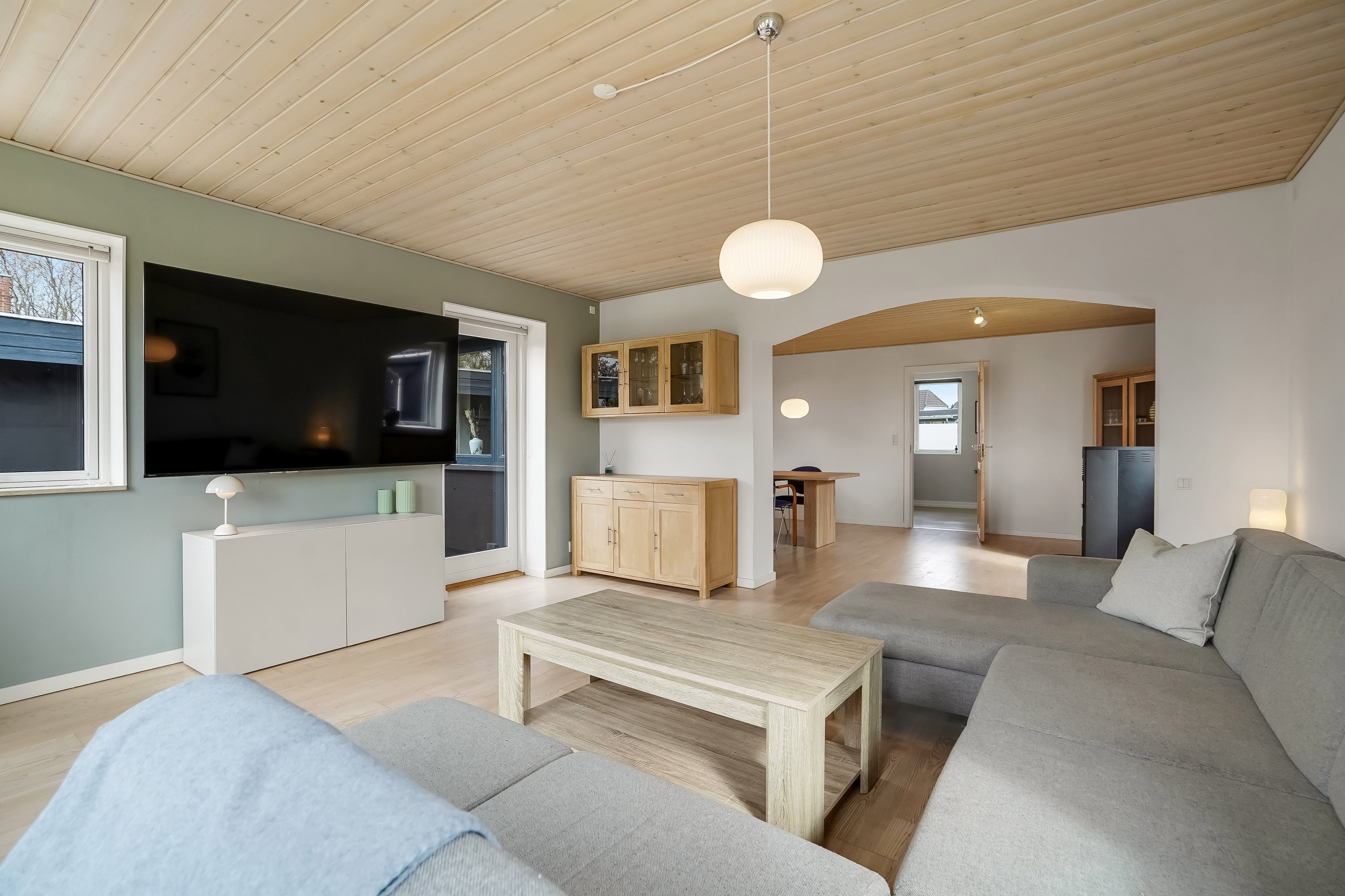 Fremhævet stue billede i fuldskærmstilstand. Billede af Sydtoften 1, 7160 Tørring