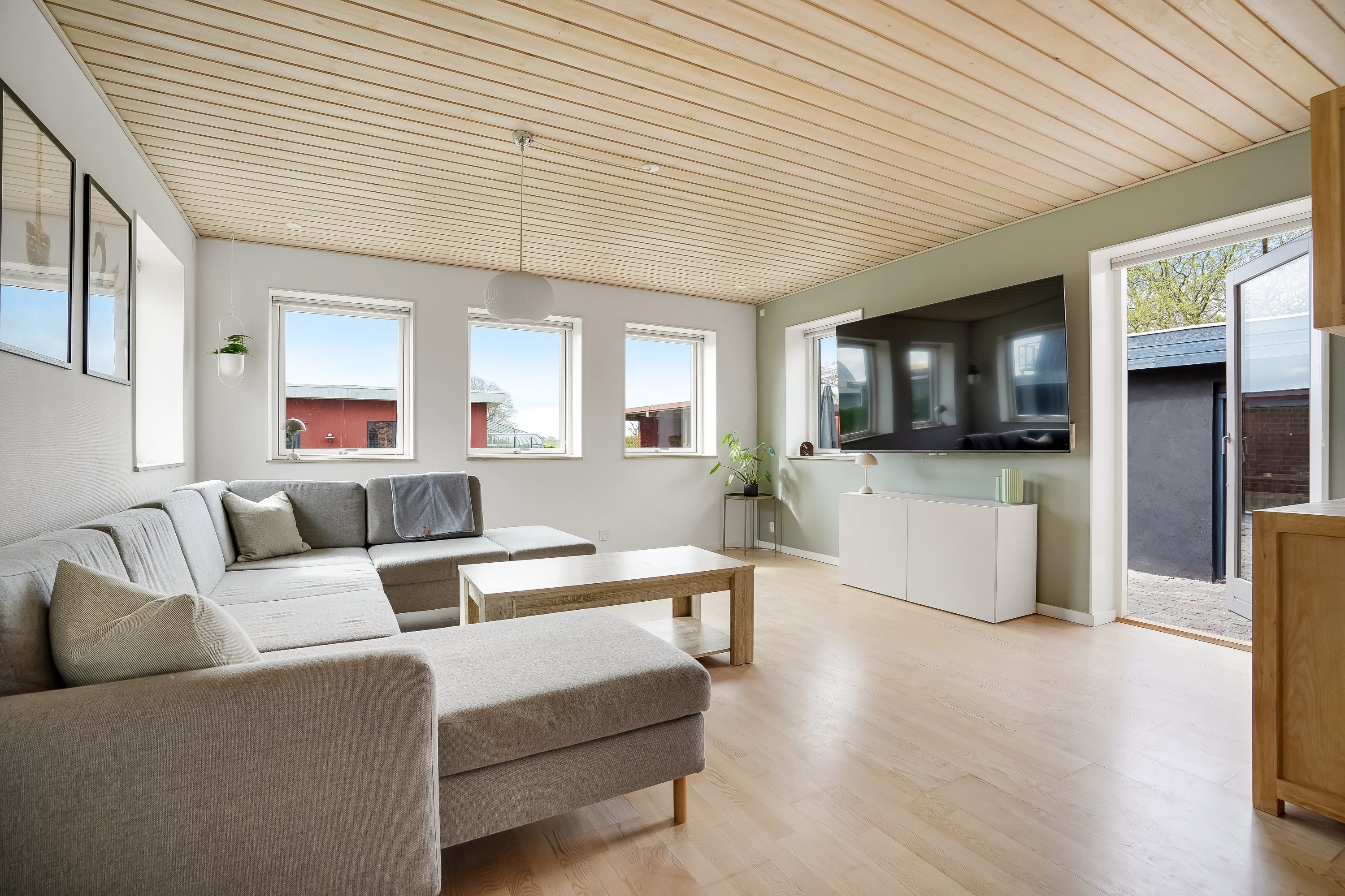 Fremhævet stue billede i fuldskærmstilstand. Billede af Sydtoften 1, 7160 Tørring