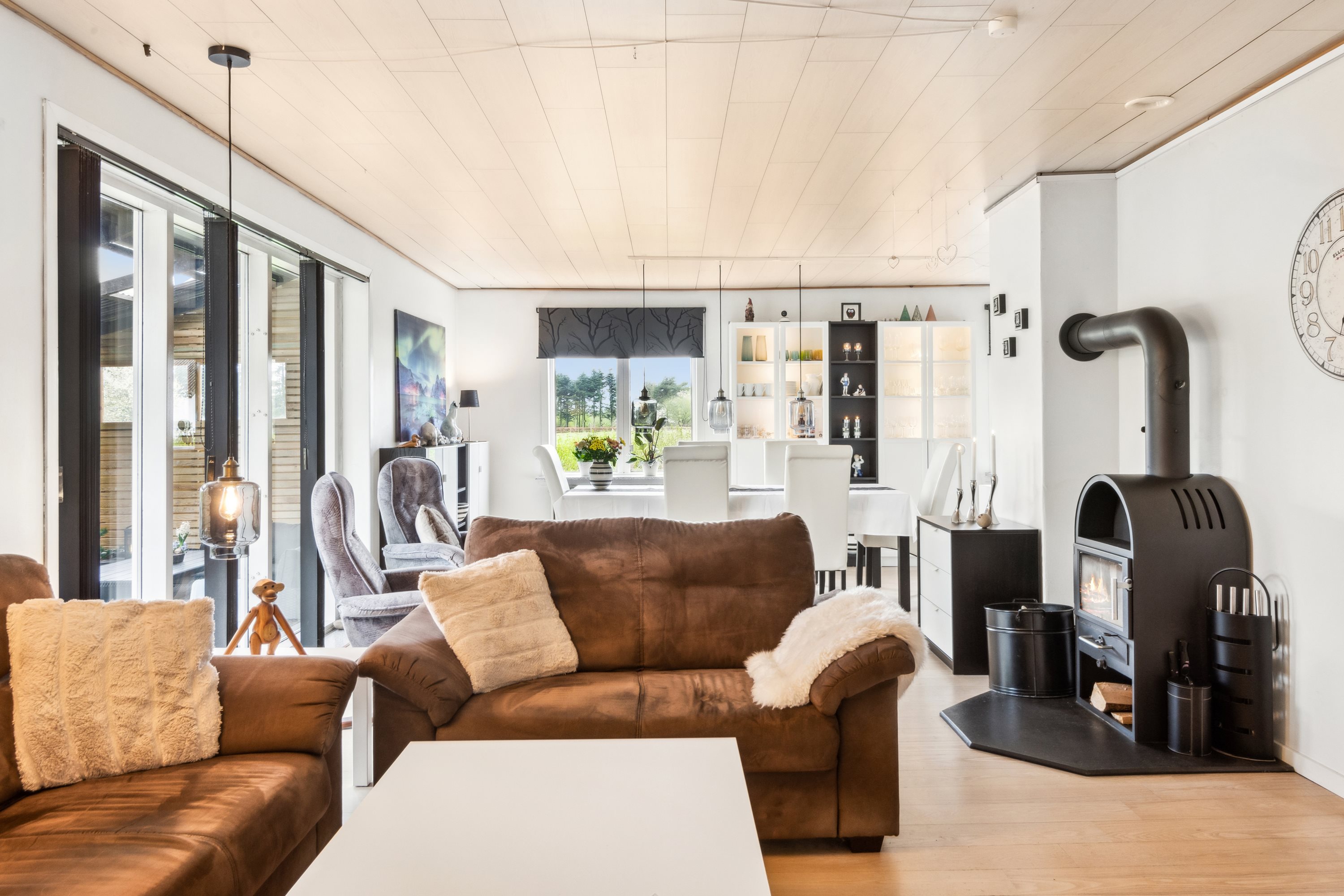 Fremhævet stue billede i fuldskærmstilstand. Billede af Kildevej 5, Lundby, 9240 Nibe