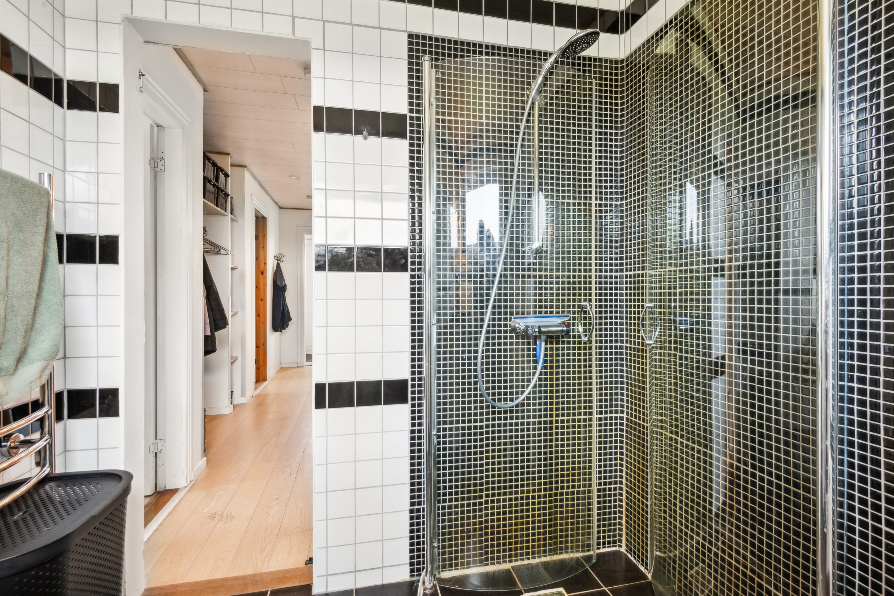 Fremhævet badeværelse billede i fuldskærmstilstand. Billede af Kildevej 5, Lundby, 9240 Nibe