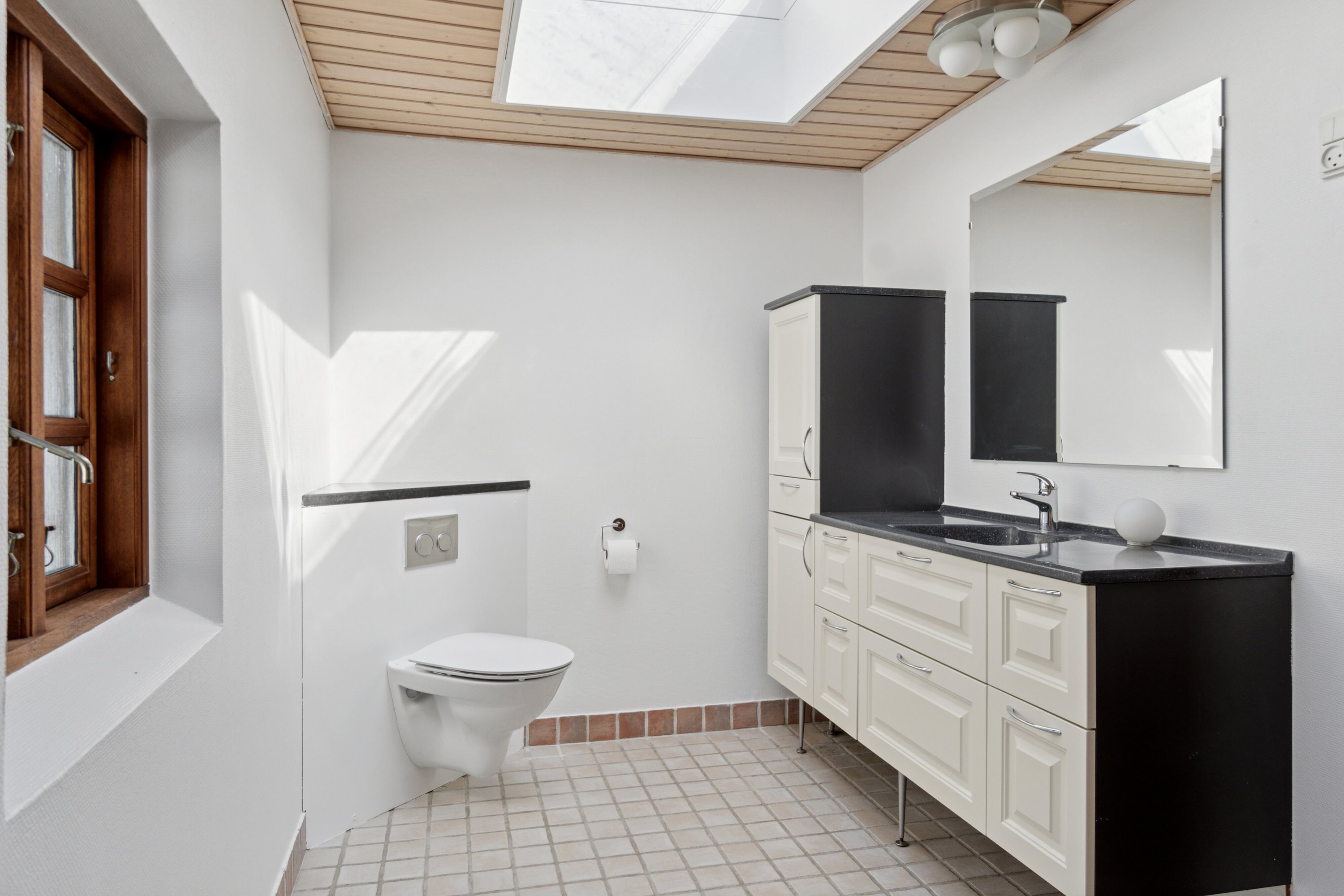 Fremhævet badeværelse billede i fuldskærmstilstand. Billede af Landervejen 11, Reersø Str, 4281 Gørlev