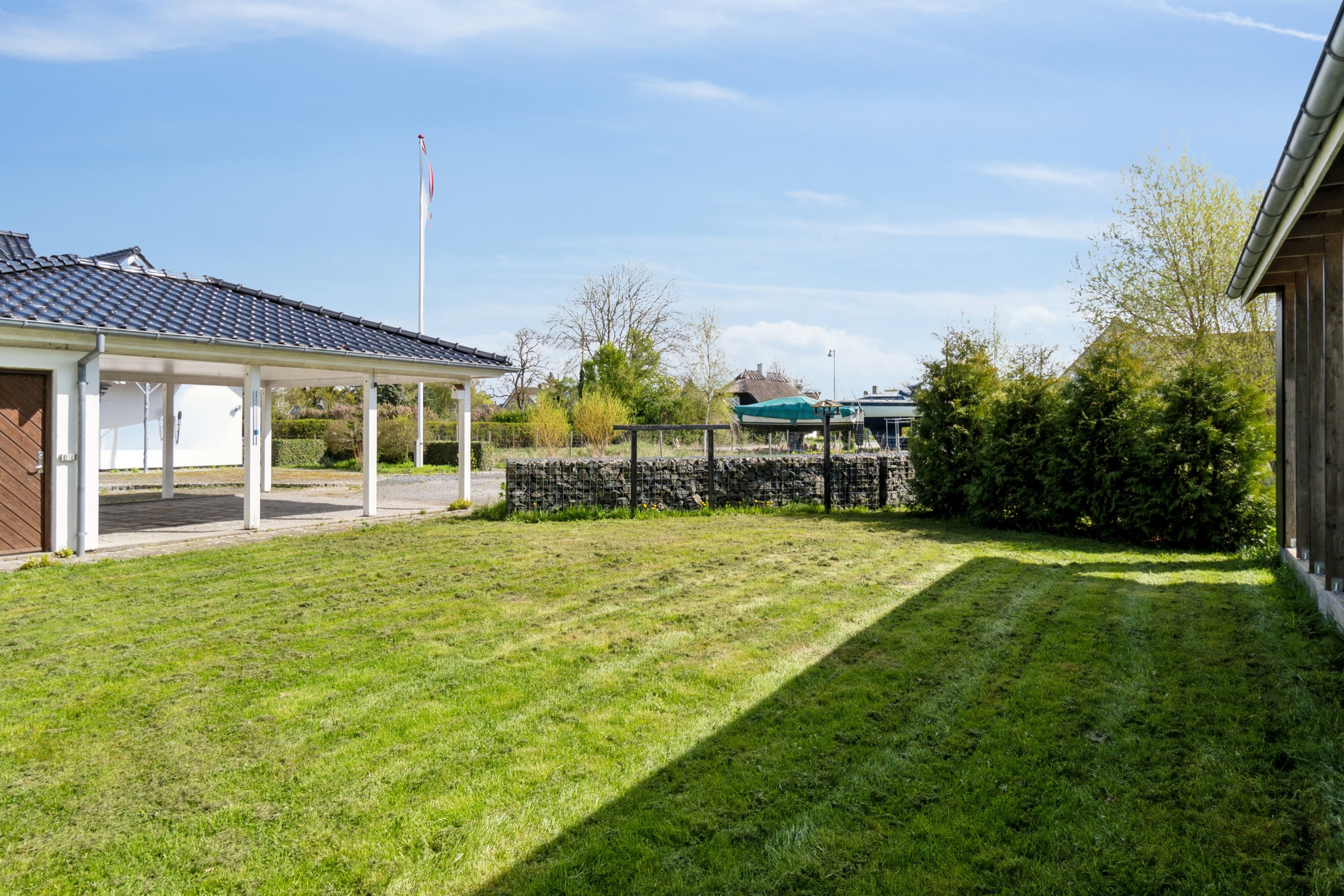 Fremhævet set fra haven billede i fuldskærmstilstand. Billede af Landervejen 11, Reersø Str, 4281 Gørlev