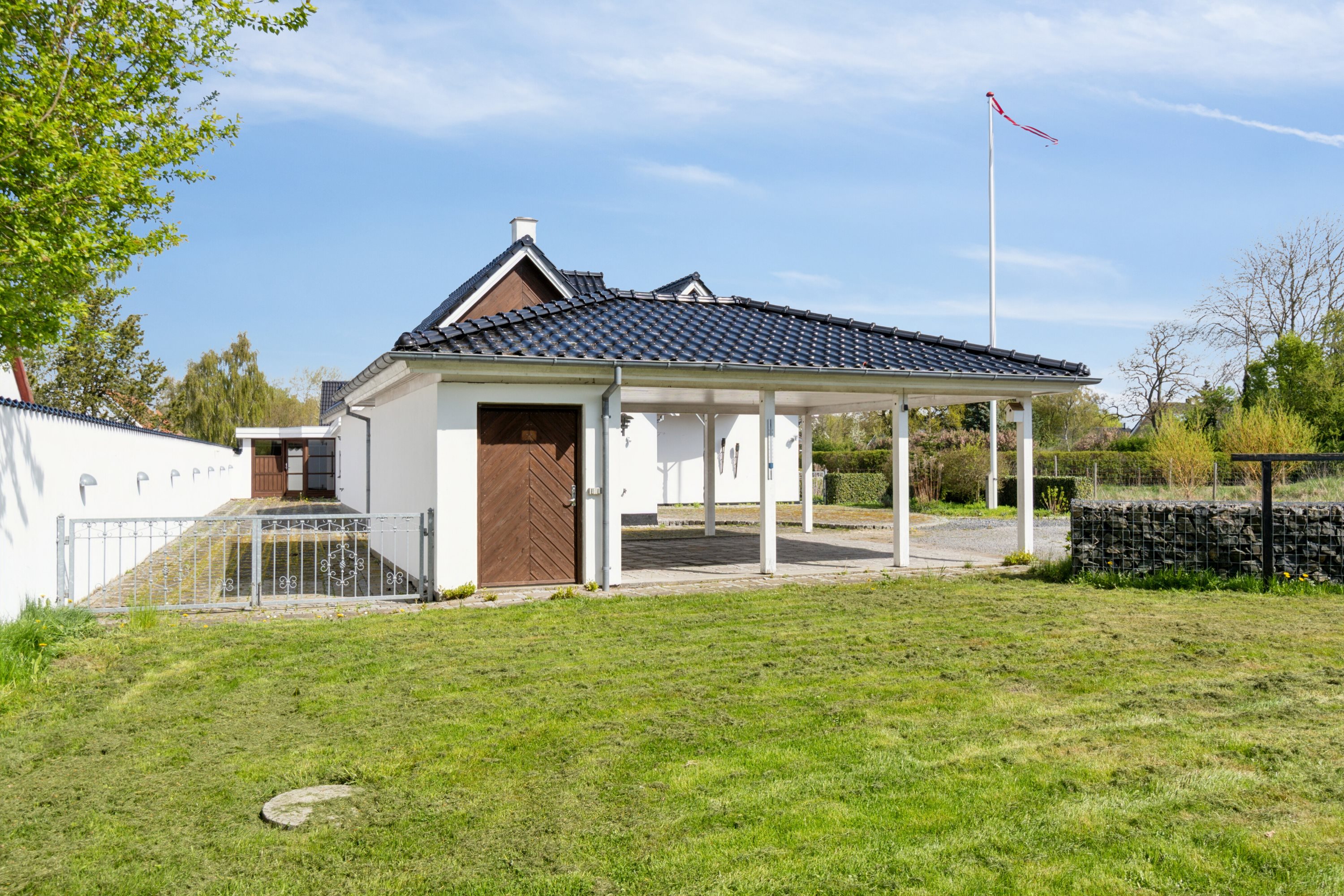 Fremhævet set fra haven billede i fuldskærmstilstand. Billede af Landervejen 11, Reersø Str, 4281 Gørlev