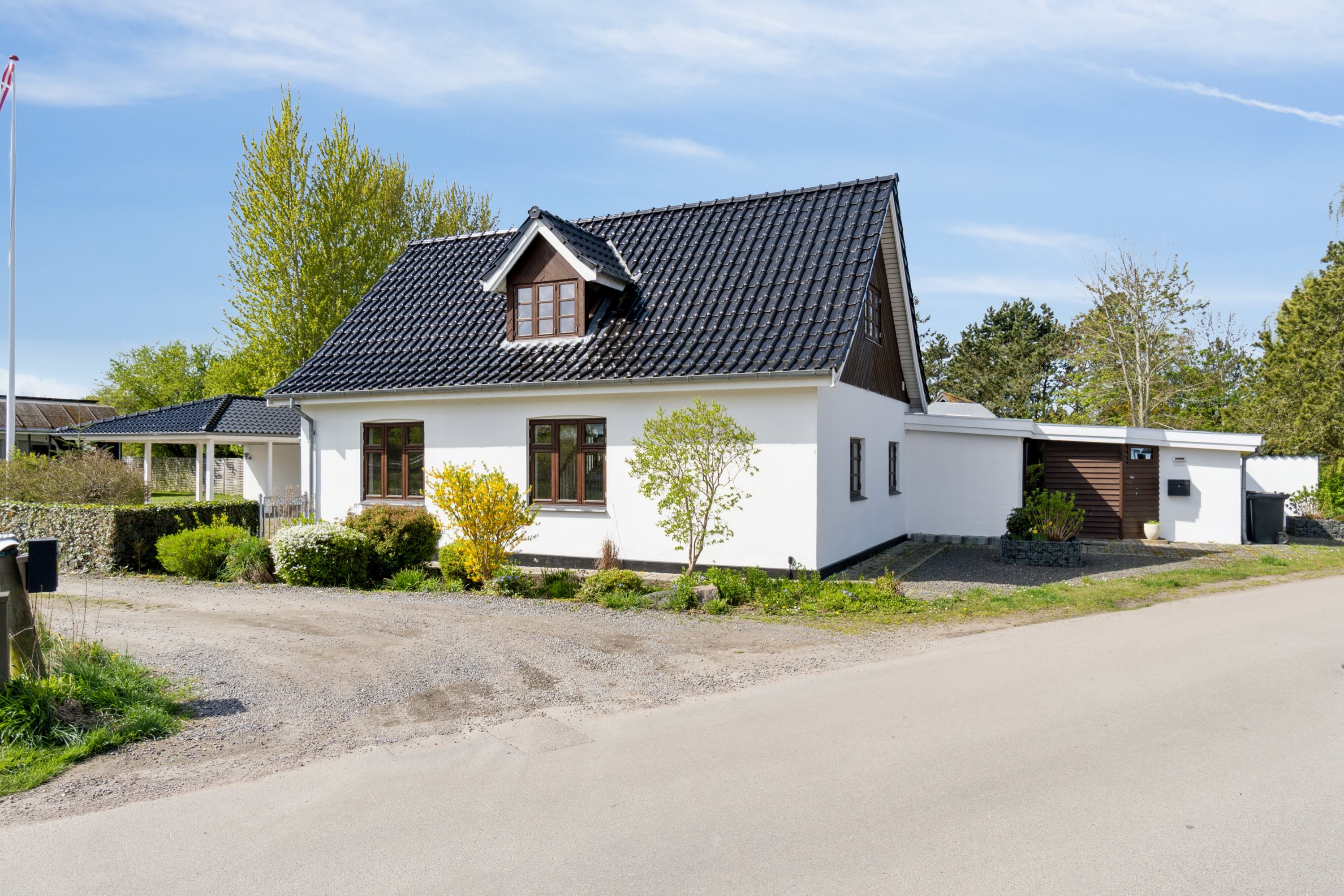 Fremhævet set fra vejen billede i fuldskærmstilstand. Billede af Landervejen 11, Reersø Str, 4281 Gørlev