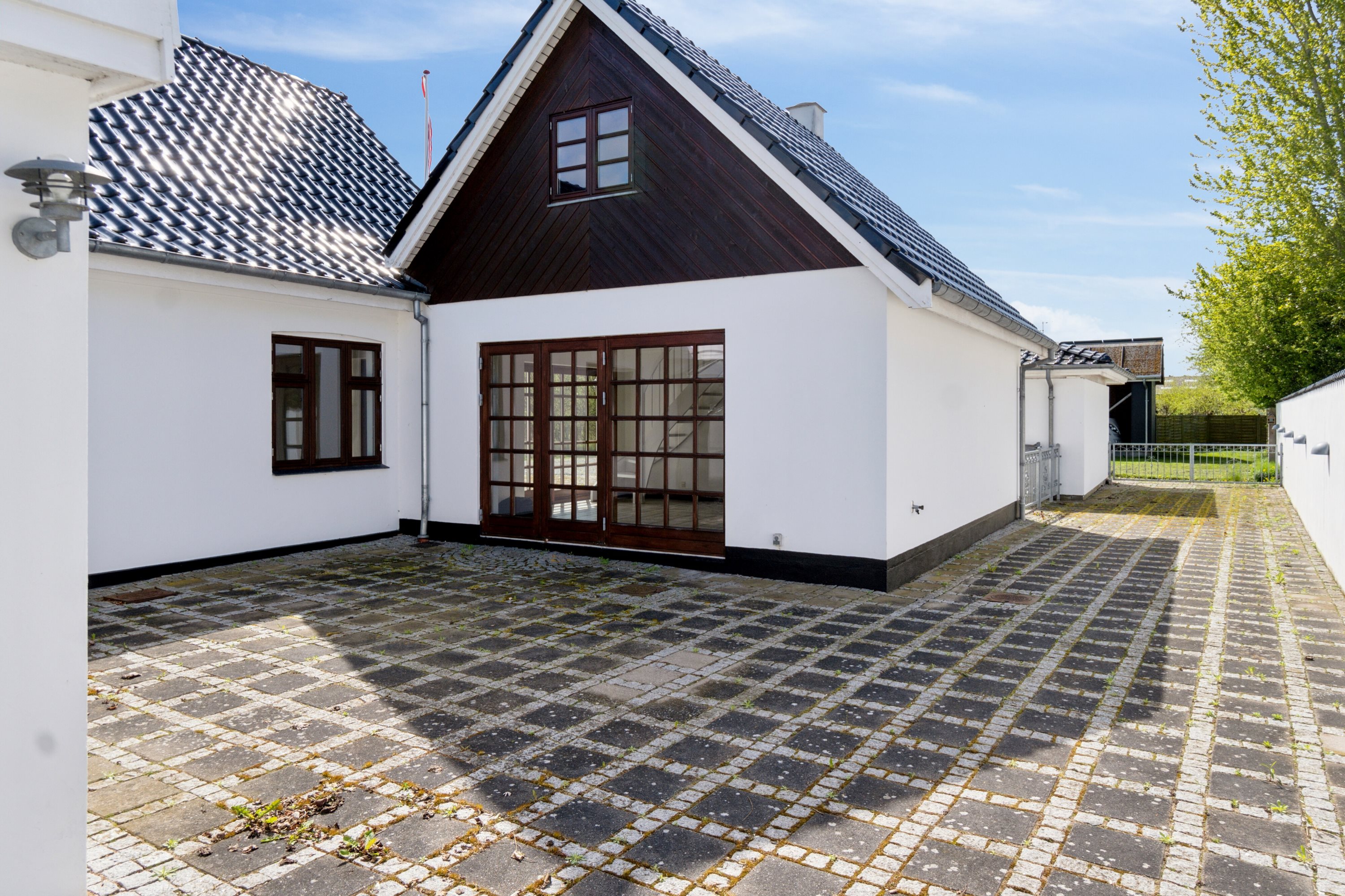 Fremhævet set fra vejen billede i fuldskærmstilstand. Billede af Landervejen 11, Reersø Str, 4281 Gørlev