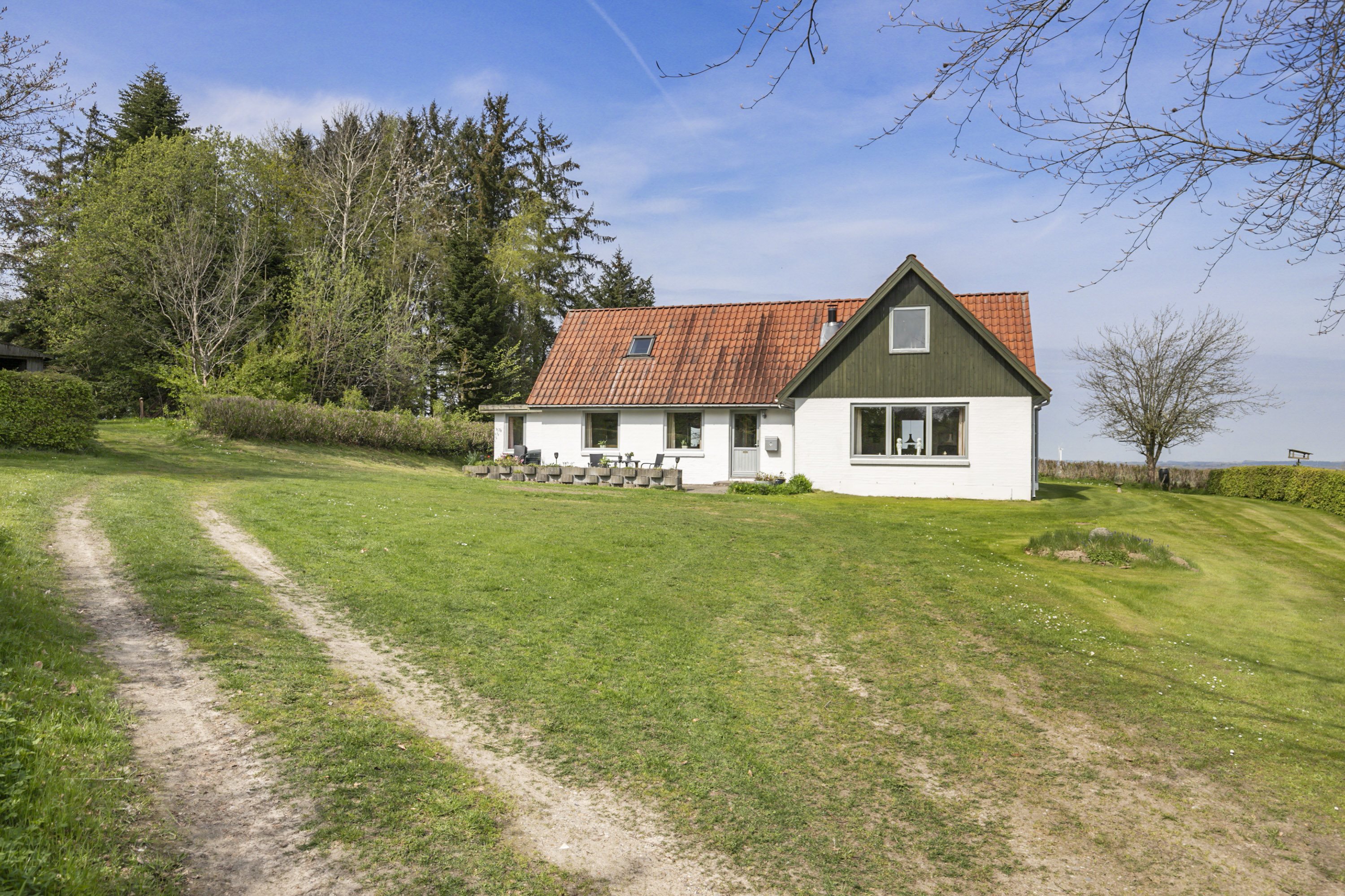 Fremhævet facade billede i fuldskærmstilstand. Billede af Bjergevej 125, Ilbjerge, 9800 Hjørring