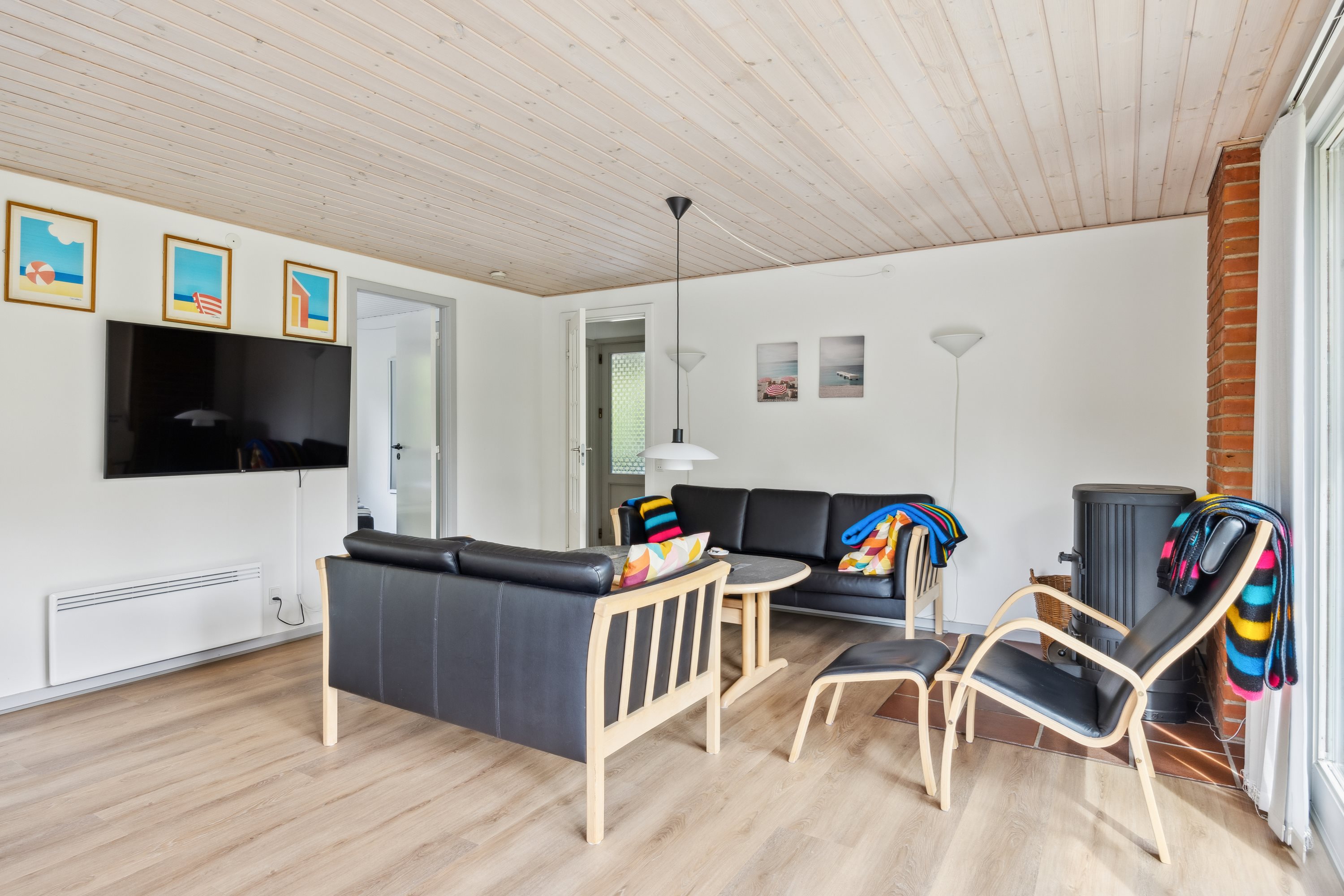 Fremhævet stue billede i fuldskærmstilstand. Billede af Tjørnevej 3, Handrup Strand, 8400 Ebeltoft