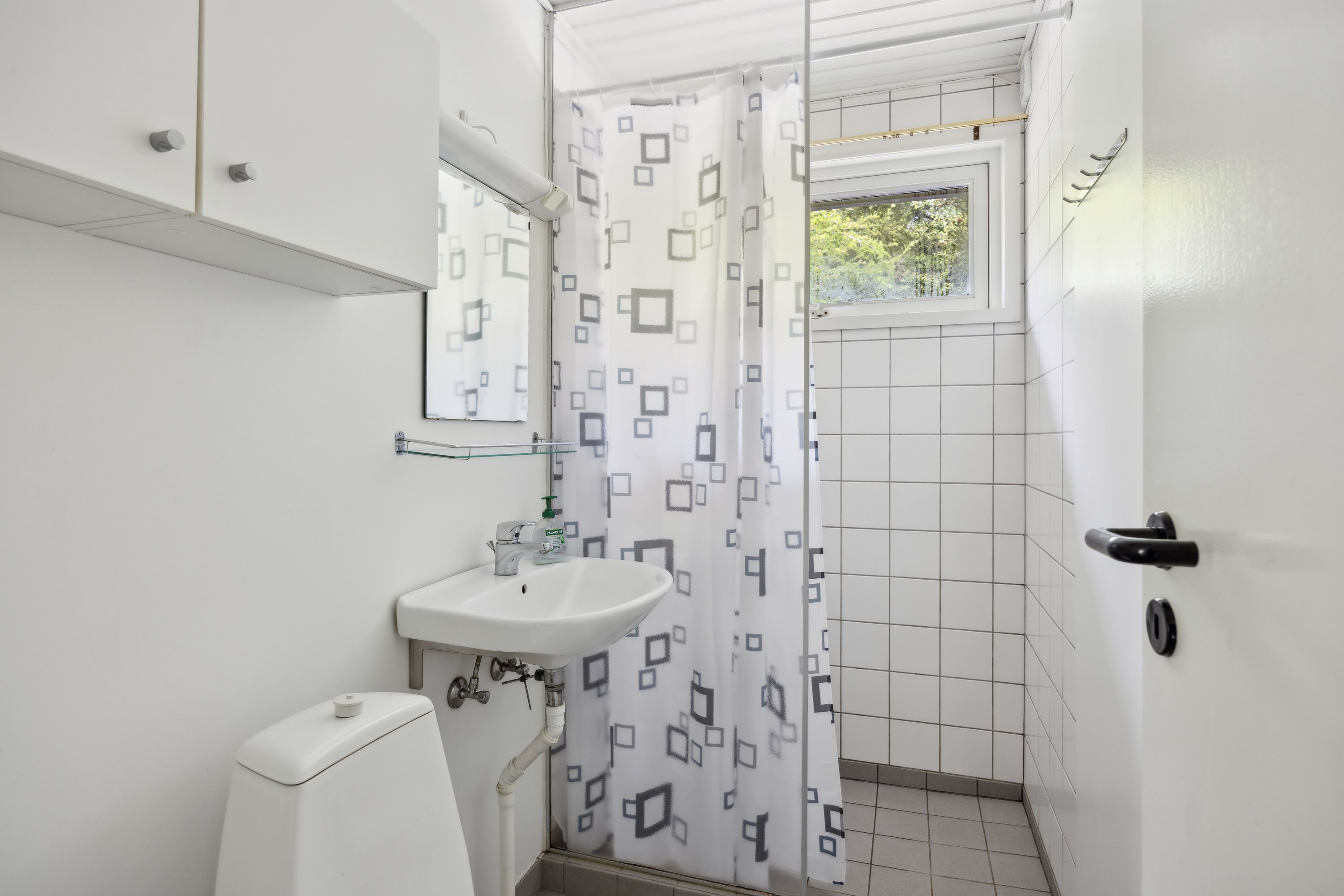 Fremhævet badeværelse billede i fuldskærmstilstand. Billede af Tjørnevej 3, Handrup Strand, 8400 Ebeltoft