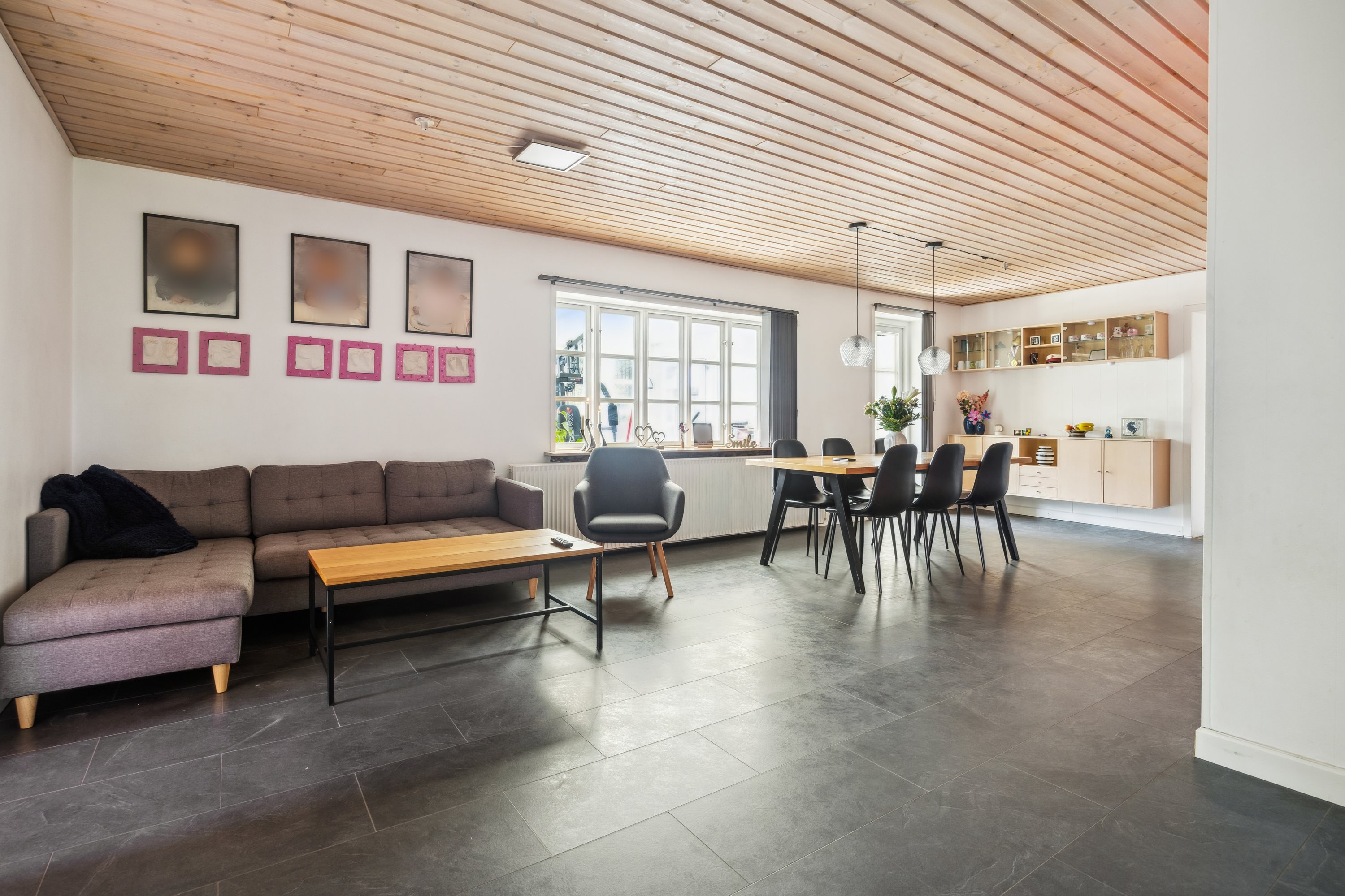 Fremhævet stue billede i fuldskærmstilstand. Billede af Kolonihaven 3, Skelund, 9560 Hadsund