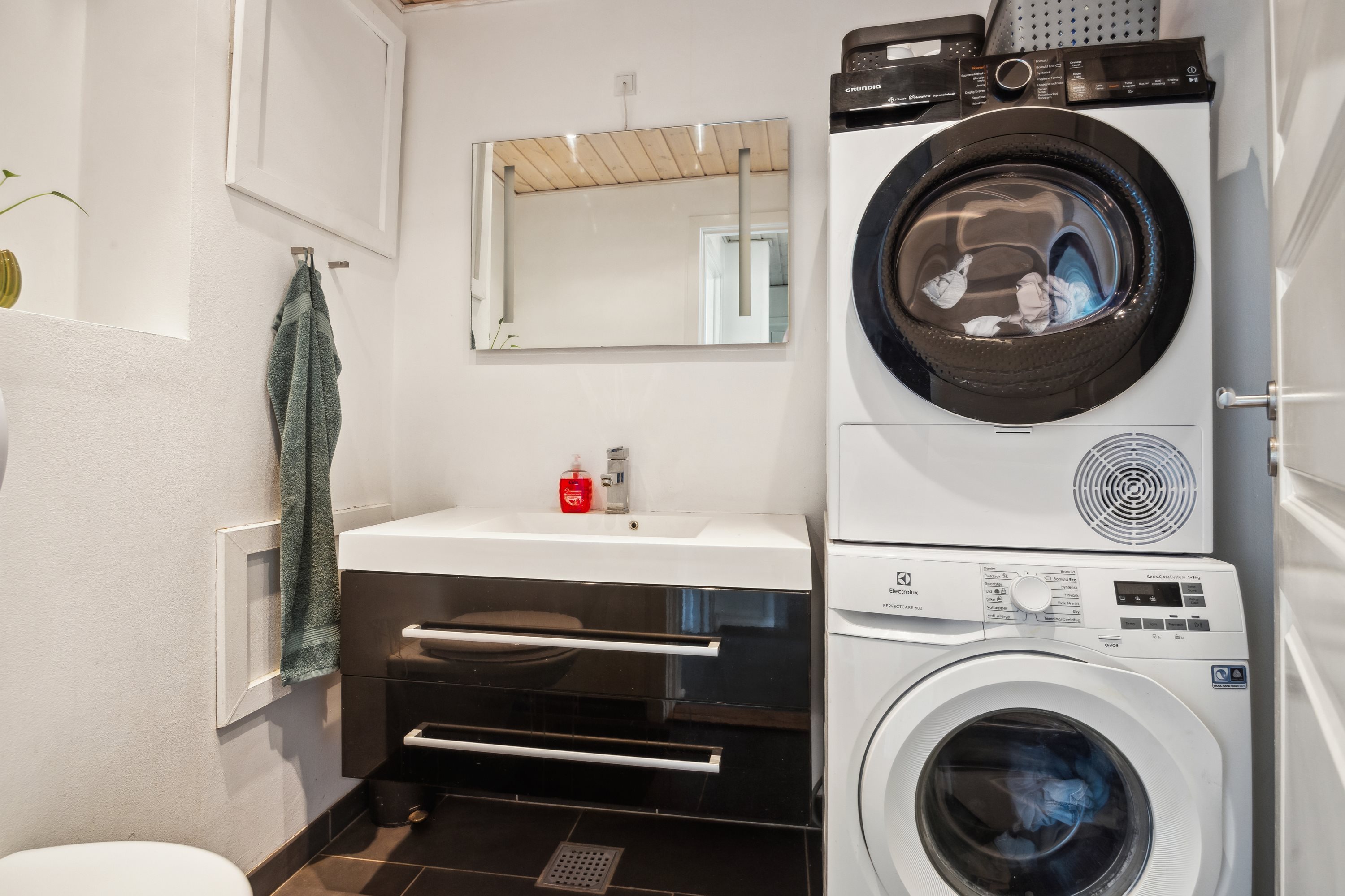 Fremhævet badeværelse billede i fuldskærmstilstand. Billede af Kolonihaven 3, Skelund, 9560 Hadsund