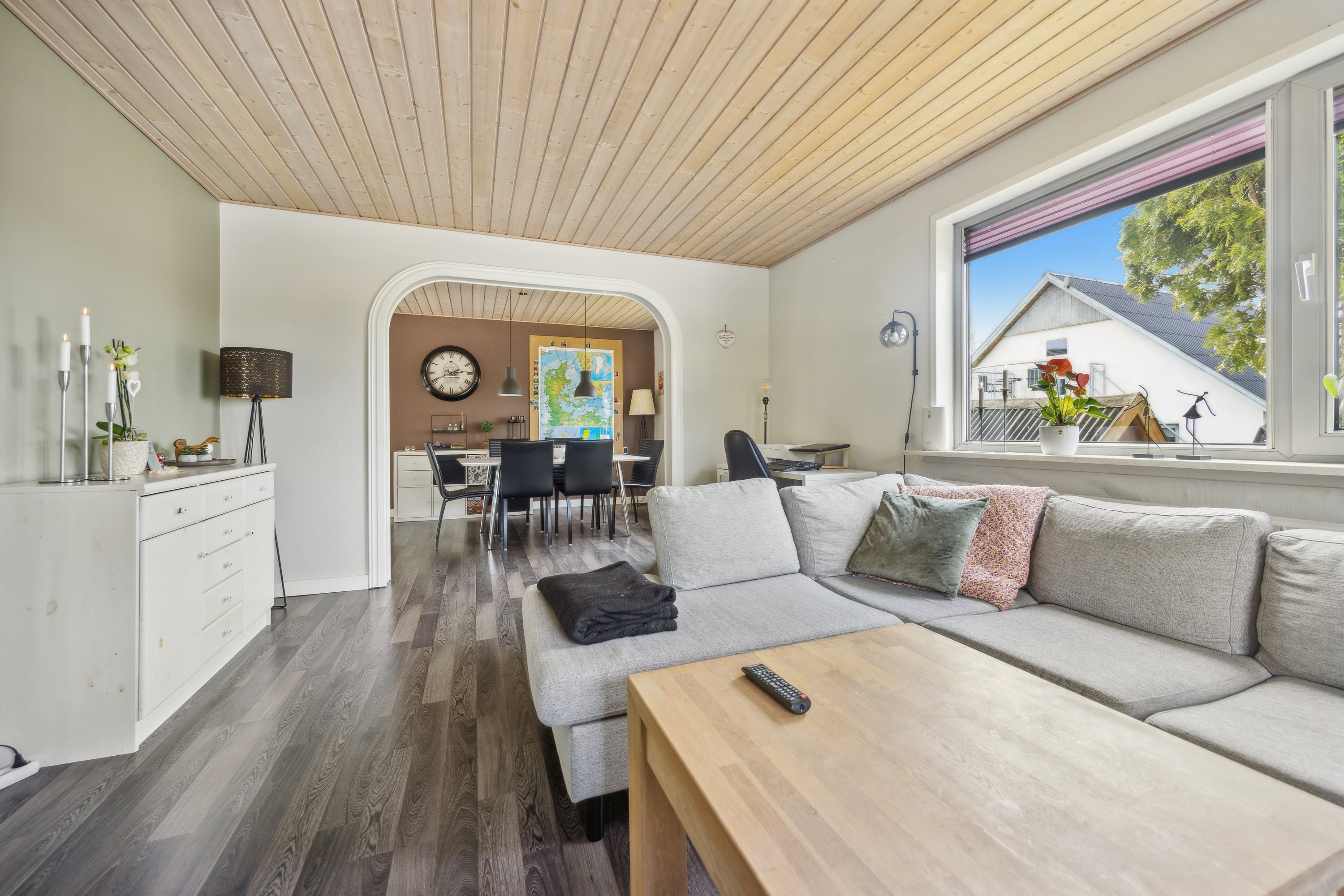 Fremhævet stue billede i fuldskærmstilstand. Billede af Karlsvej 8, Valsgård, 9500 Hobro