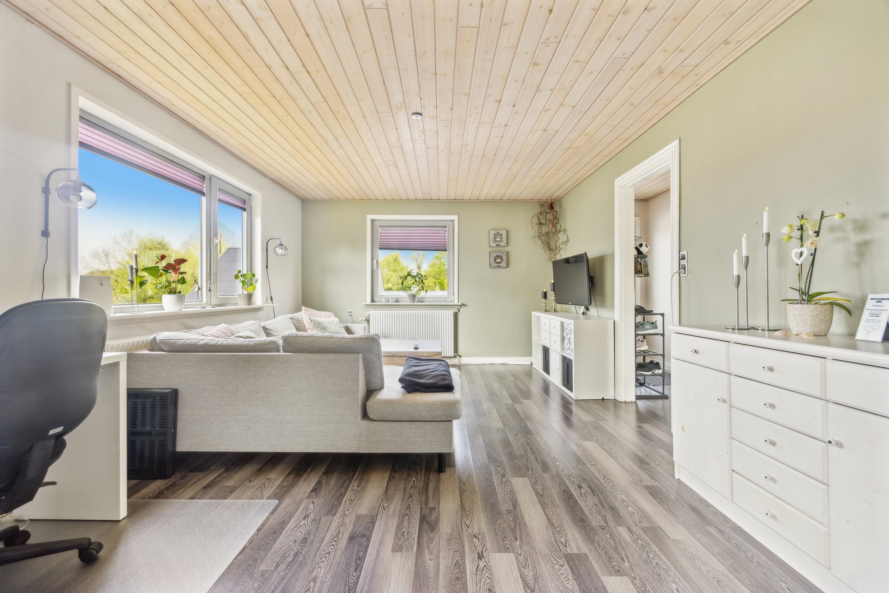 Fremhævet stue billede i fuldskærmstilstand. Billede af Karlsvej 8, Valsgård, 9500 Hobro