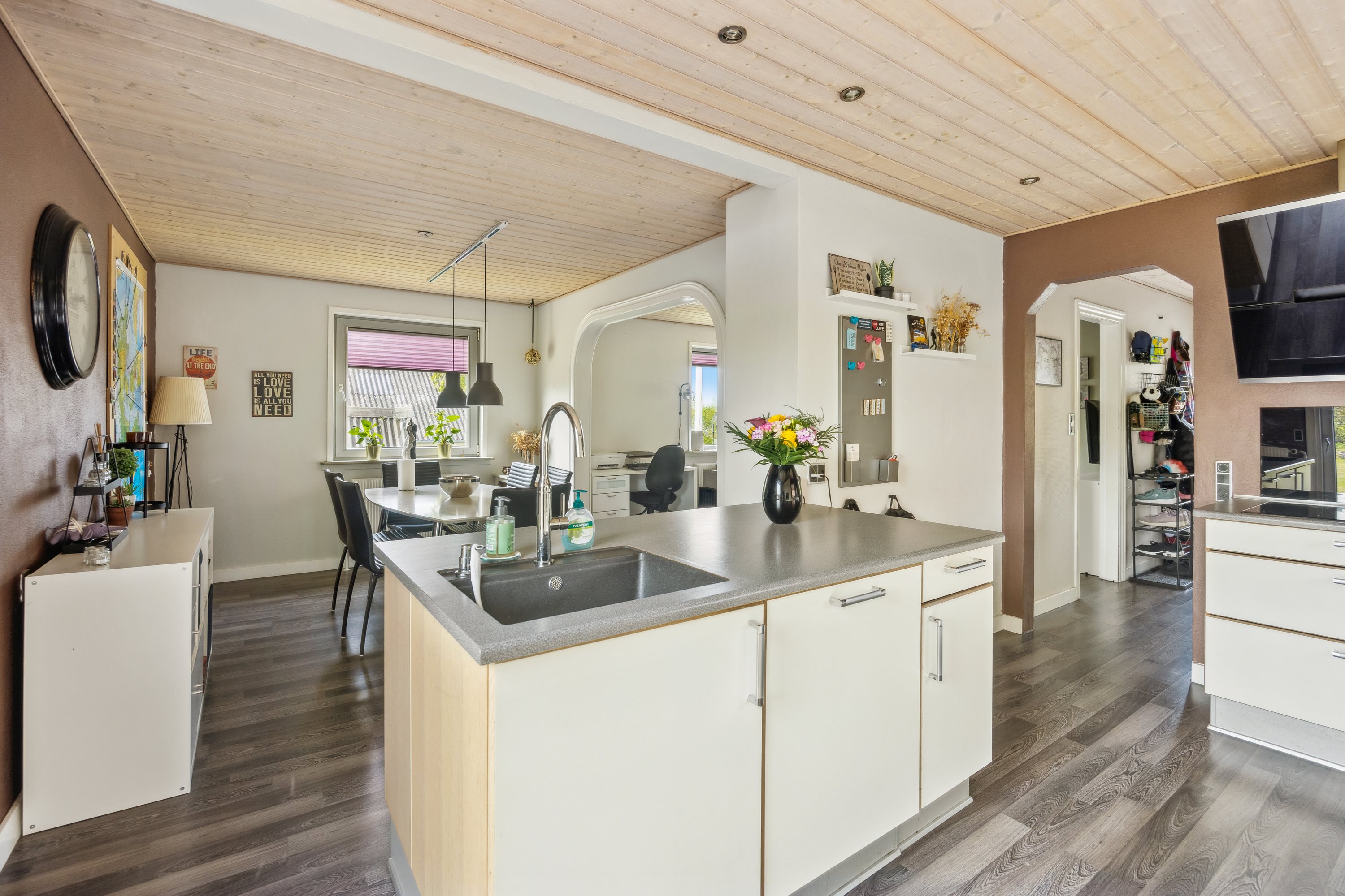 Fremhævet køkken billede i fuldskærmstilstand. Billede af Karlsvej 8, Valsgård, 9500 Hobro