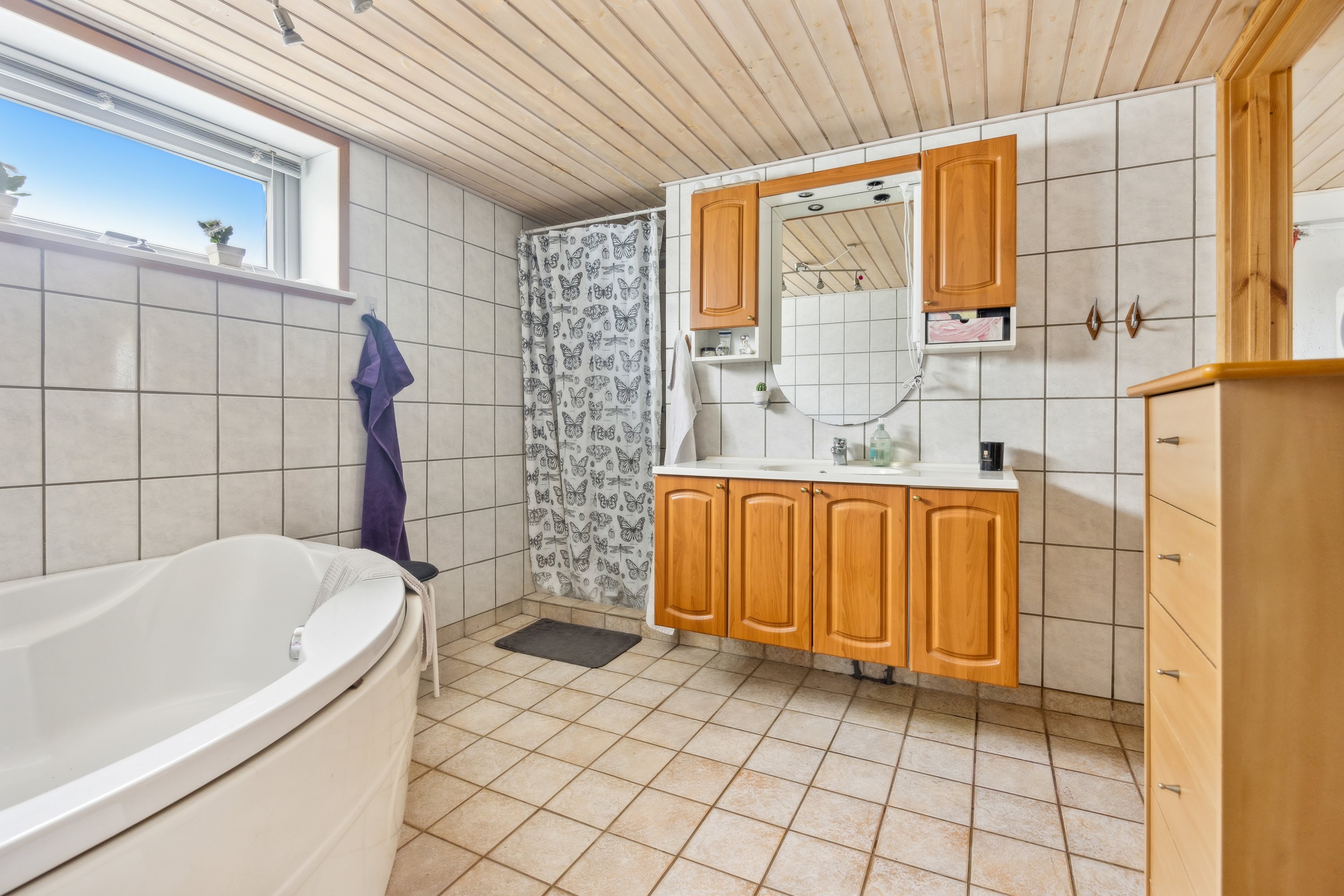 Fremhævet badeværelse billede i fuldskærmstilstand. Billede af Karlsvej 8, Valsgård, 9500 Hobro