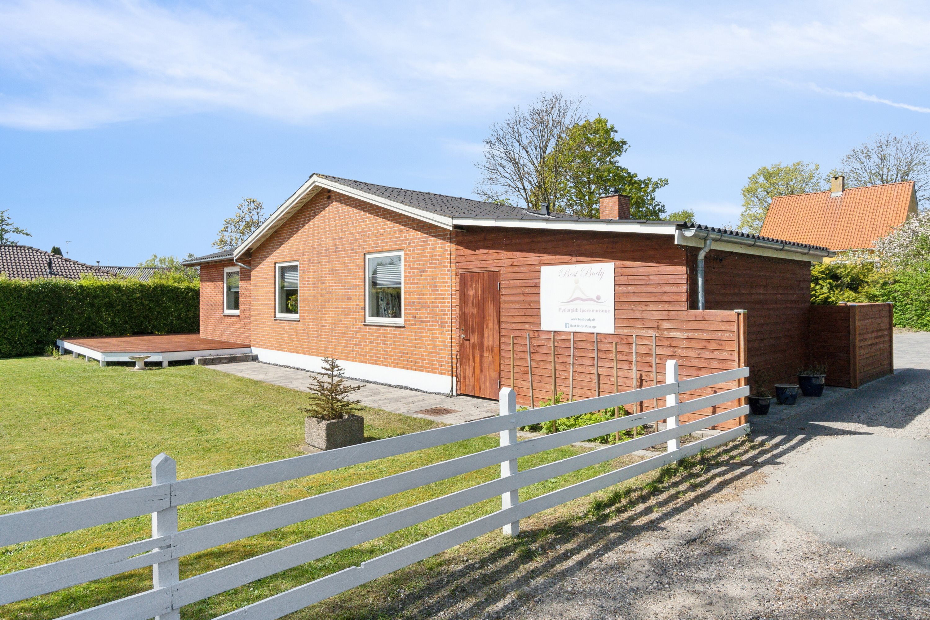 Fremhævet set fra haven billede i fuldskærmstilstand. Billede af Falkevej 1, 4040 Jyllinge