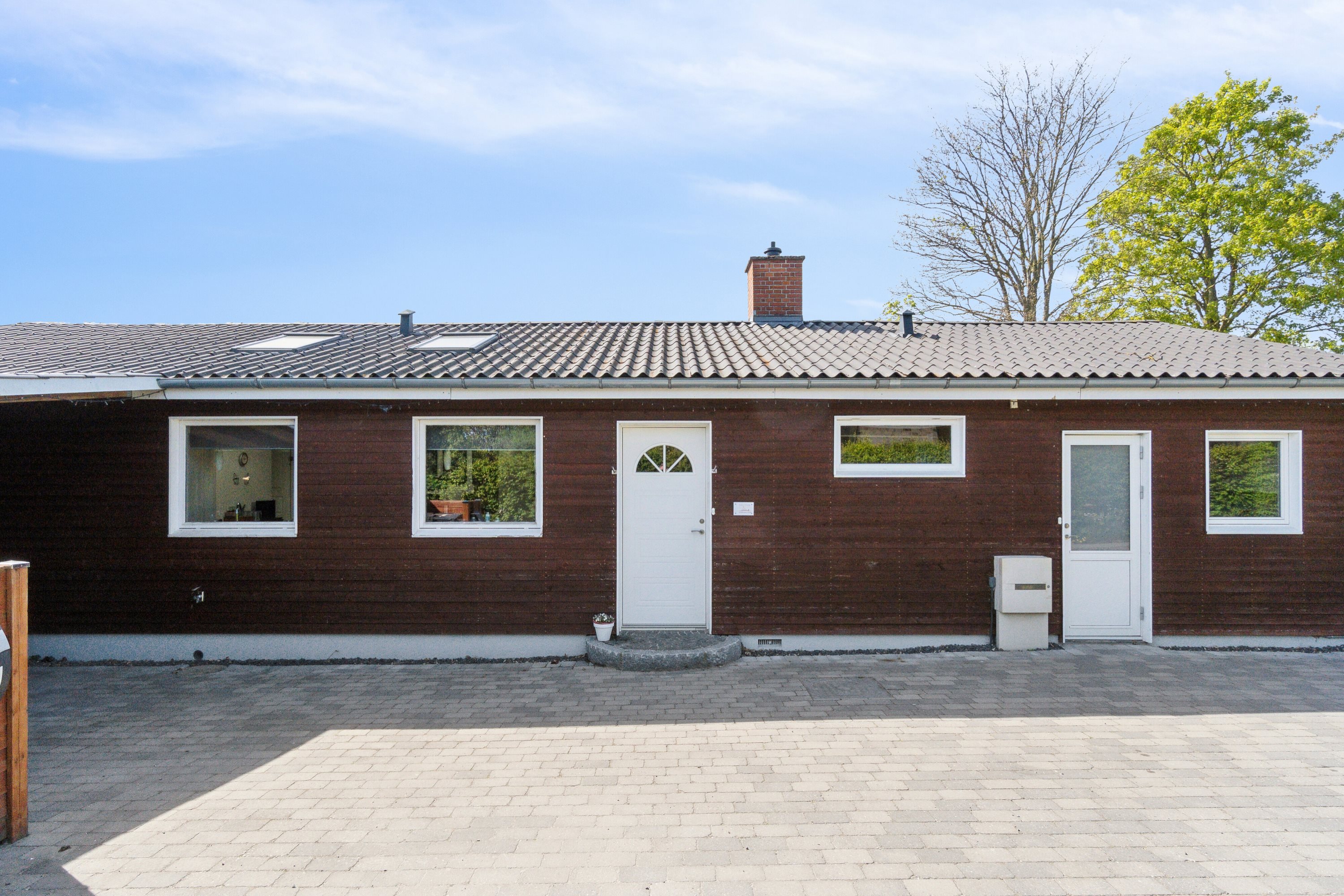 Fremhævet set fra vejen billede i fuldskærmstilstand. Billede af Falkevej 1, 4040 Jyllinge