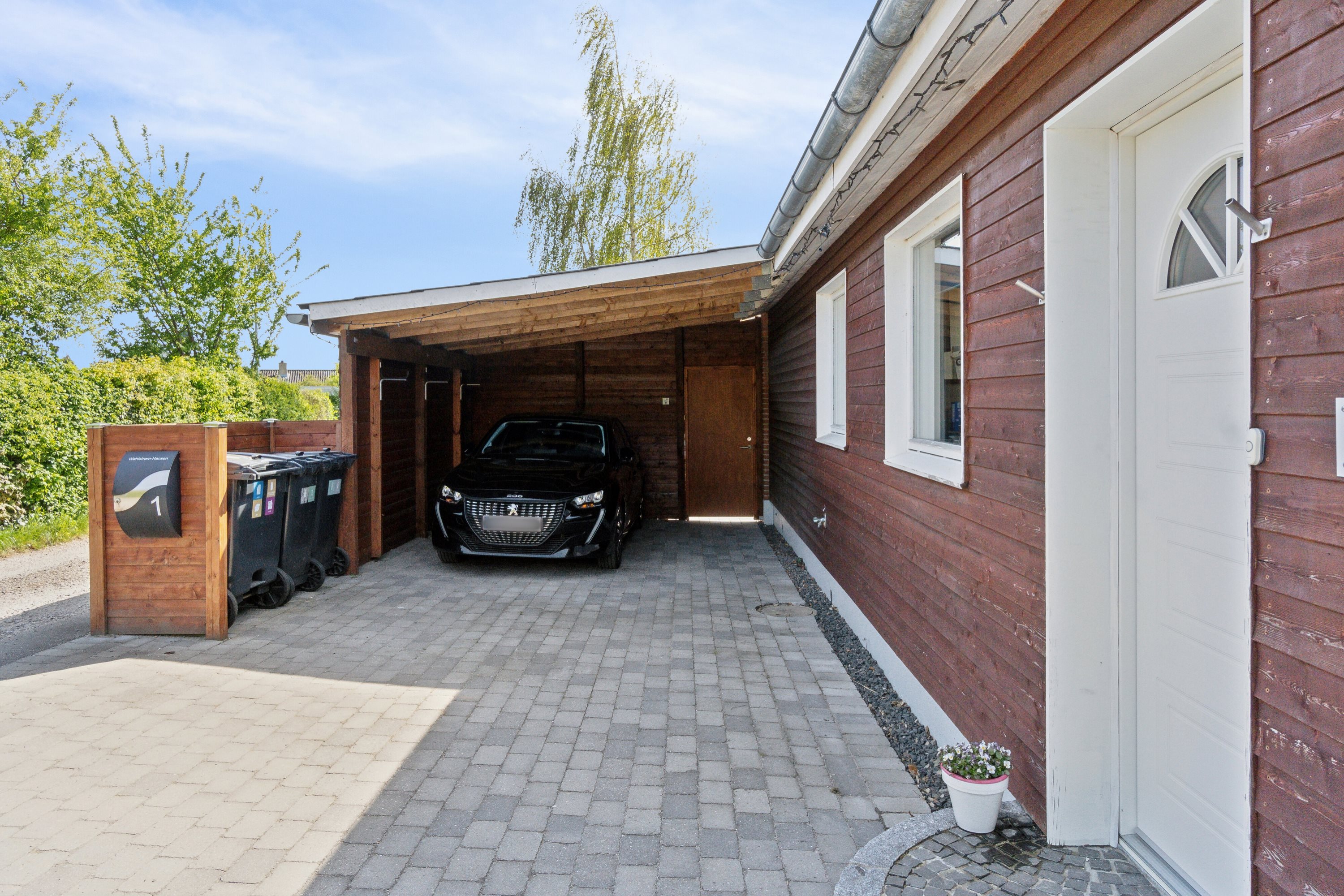 Fremhævet set fra vejen billede i fuldskærmstilstand. Billede af Falkevej 1, 4040 Jyllinge