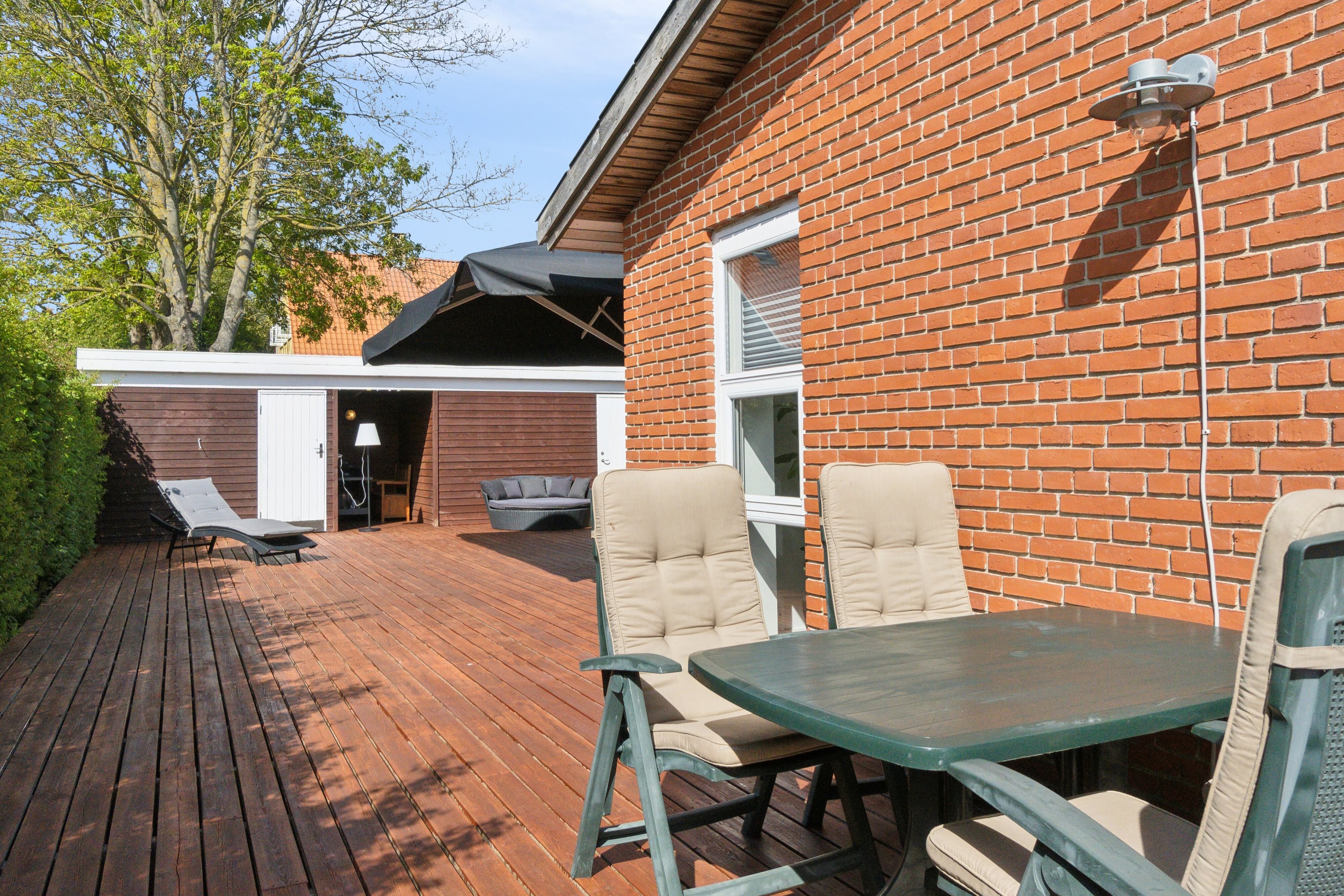 Fremhævet terrasse billede i fuldskærmstilstand. Billede af Falkevej 1, 4040 Jyllinge