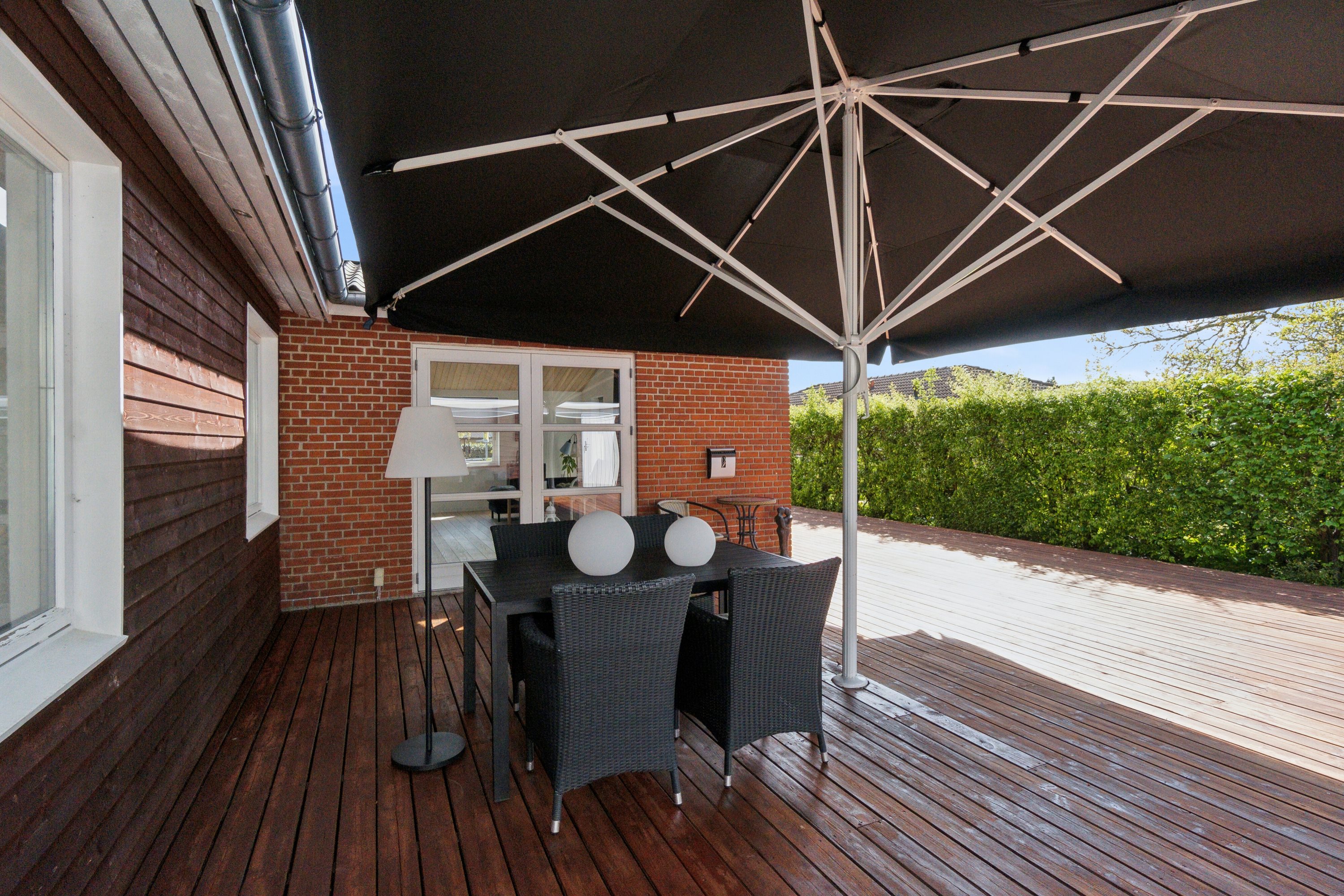 Fremhævet overdækket terrasse billede i fuldskærmstilstand. Billede af Falkevej 1, 4040 Jyllinge