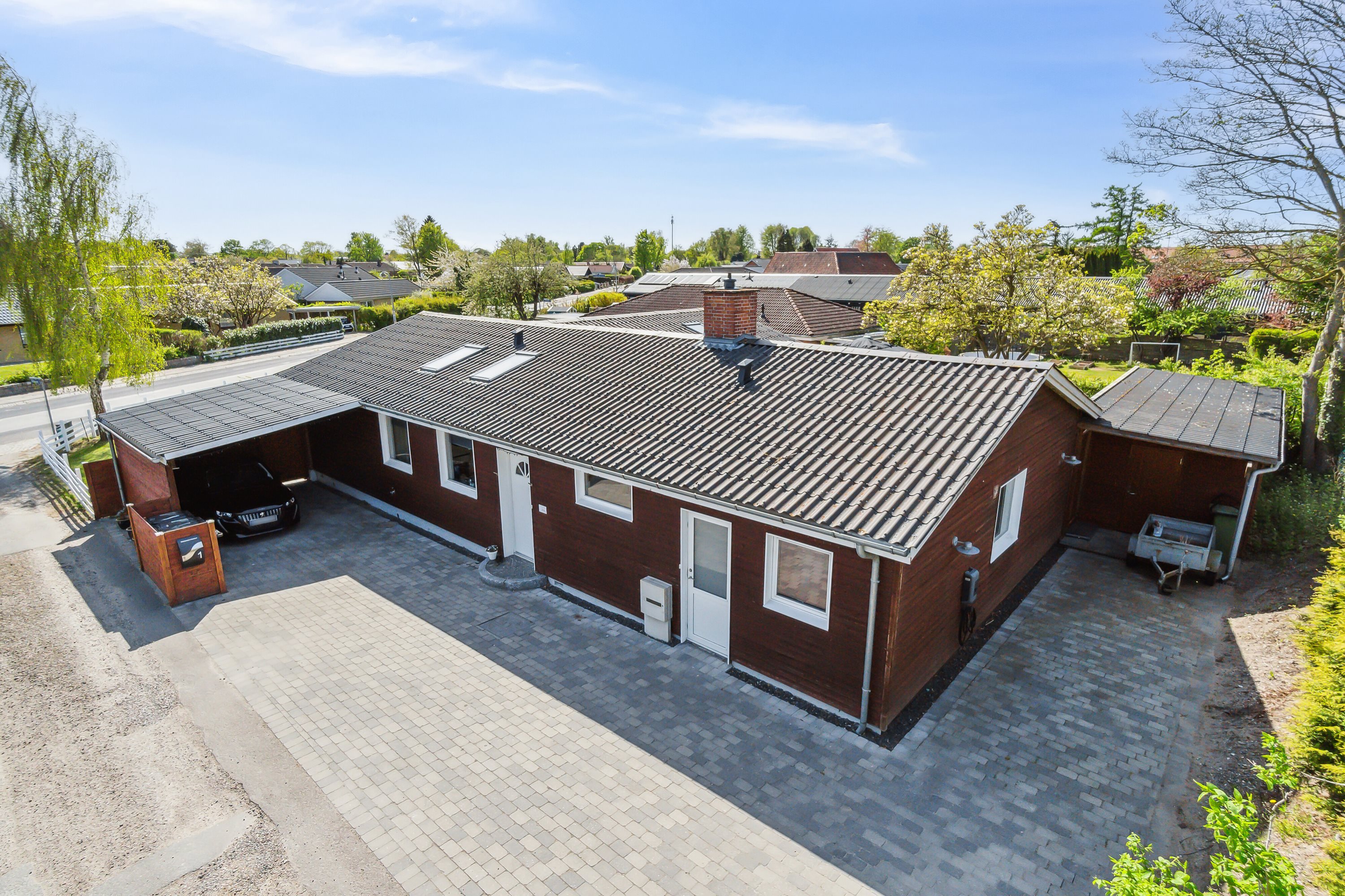 Fremhævet luftfoto billede i fuldskærmstilstand. Billede af Falkevej 1, 4040 Jyllinge