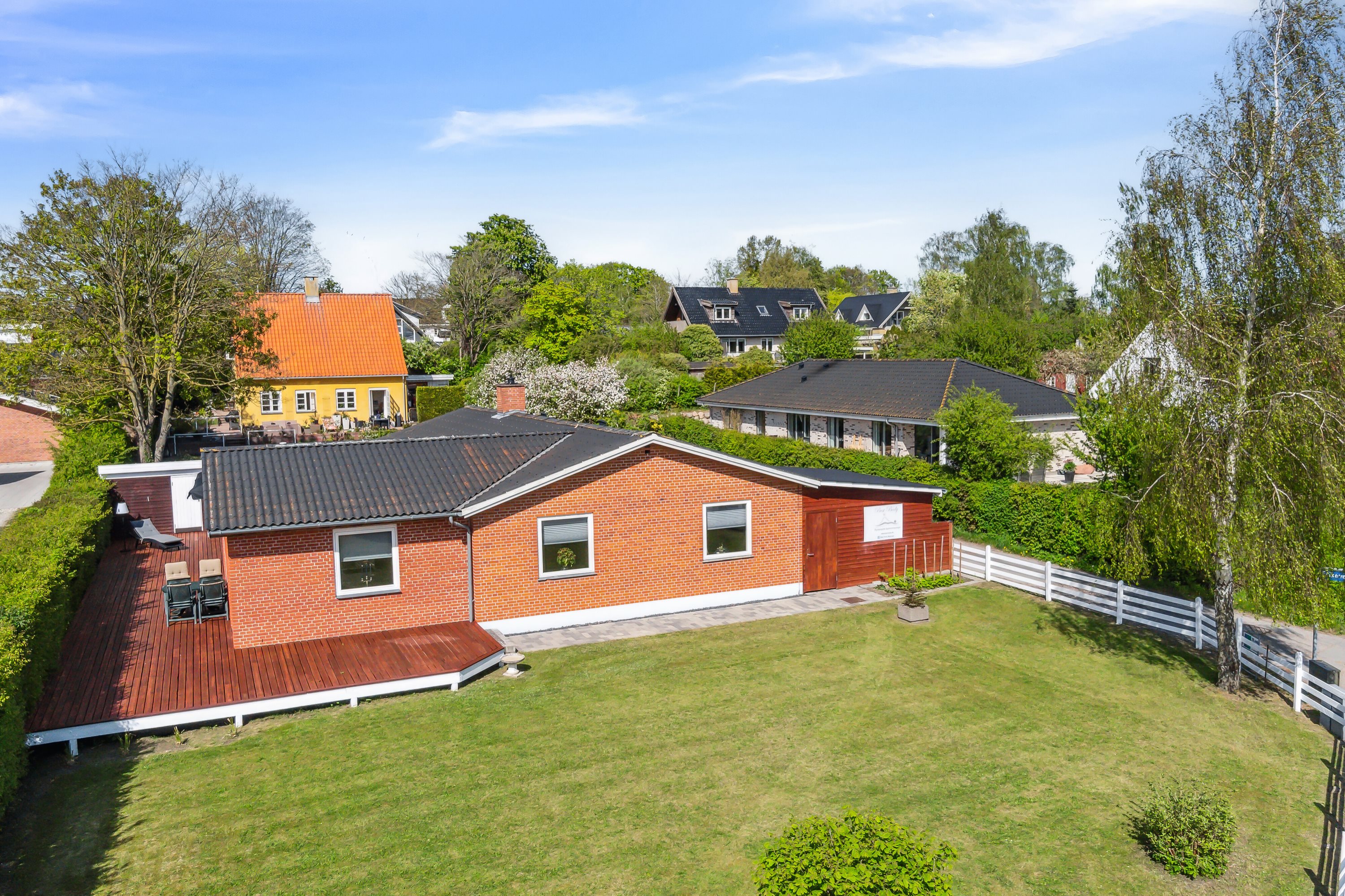 Fremhævet luftfoto billede i fuldskærmstilstand. Billede af Falkevej 1, 4040 Jyllinge