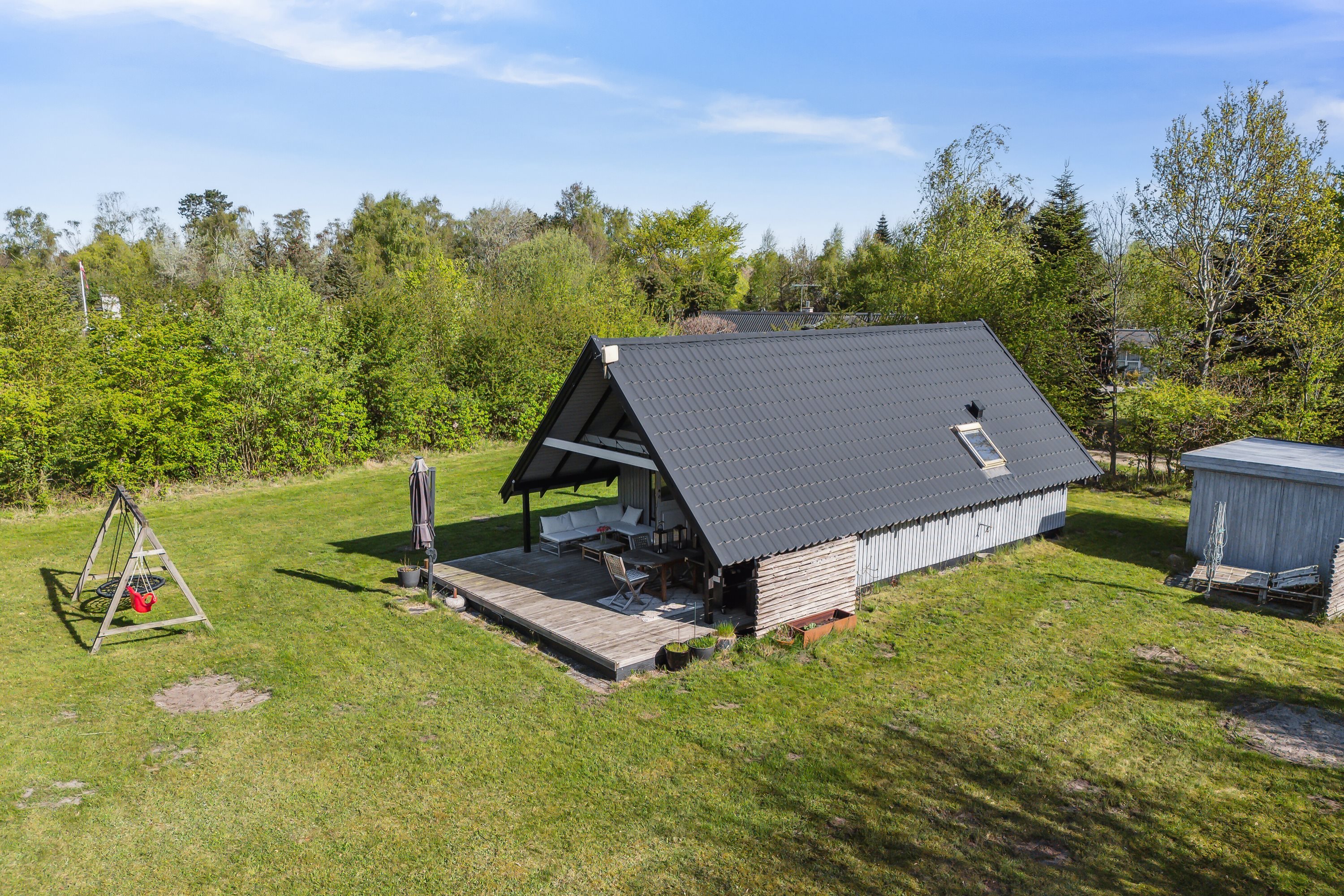 Miniaturebillede 1: set fra haven. Billede af Tjørnevænget 1, 4400 Kalundborg