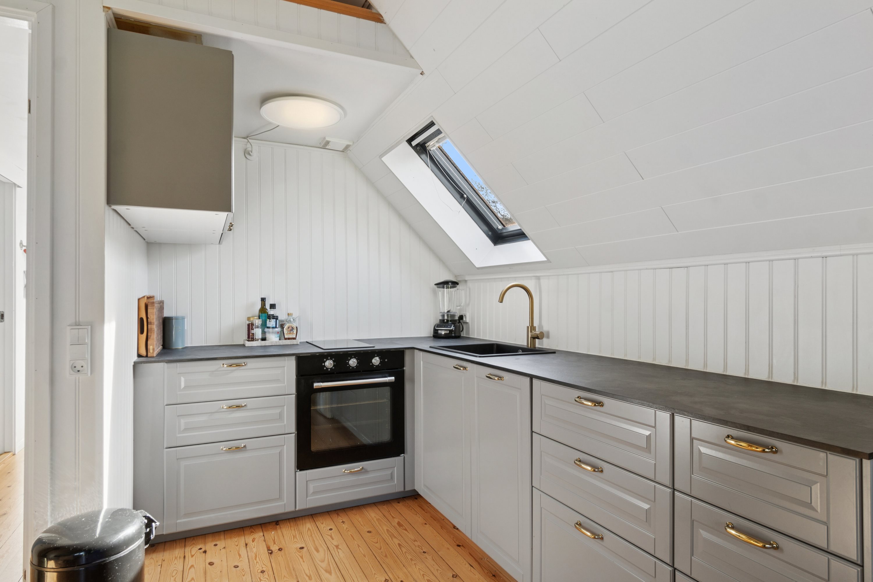 Fremhævet køkken billede i fuldskærmstilstand. Billede af Tjørnevænget 1, 4400 Kalundborg