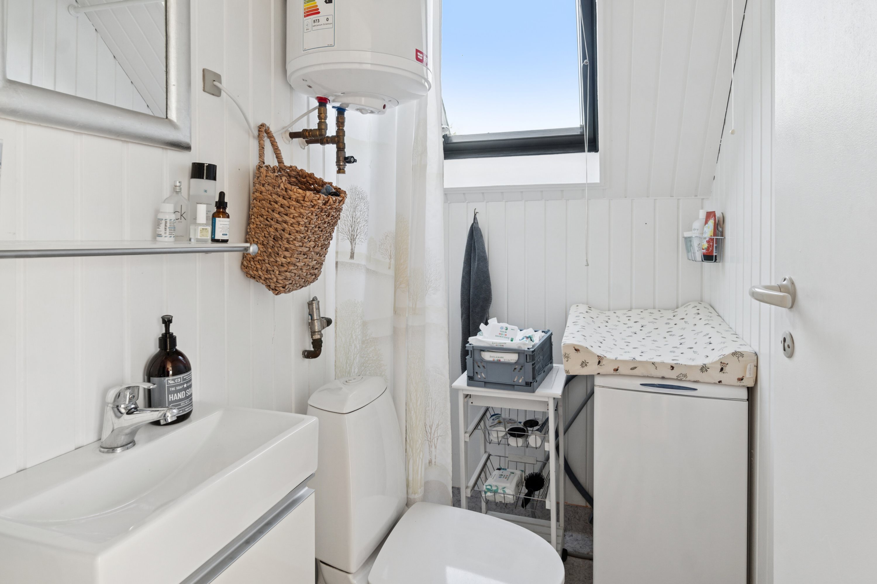 Fremhævet badeværelse billede i fuldskærmstilstand. Billede af Tjørnevænget 1, 4400 Kalundborg