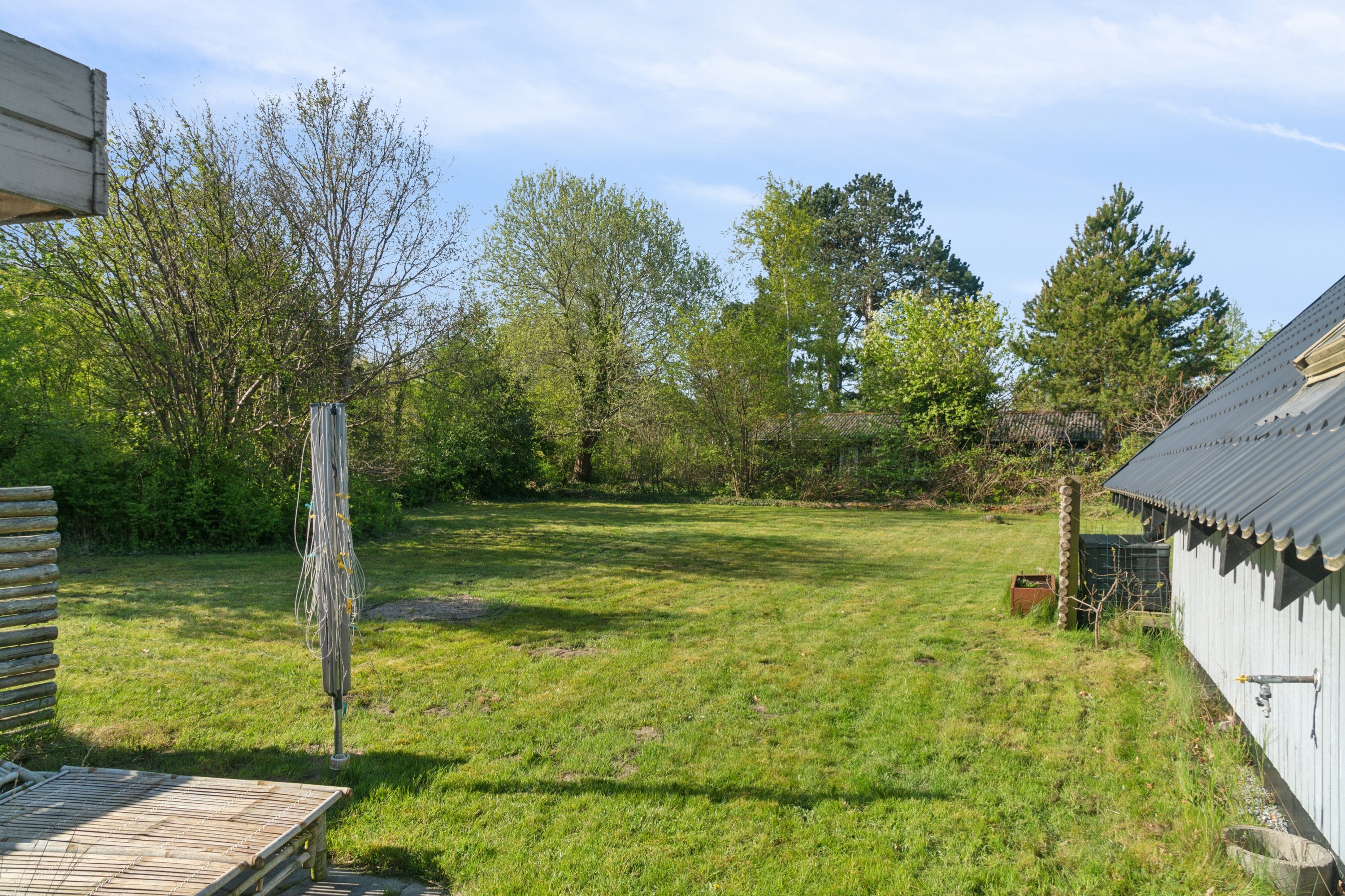 Fremhævet set fra haven billede i fuldskærmstilstand. Billede af Tjørnevænget 1, 4400 Kalundborg