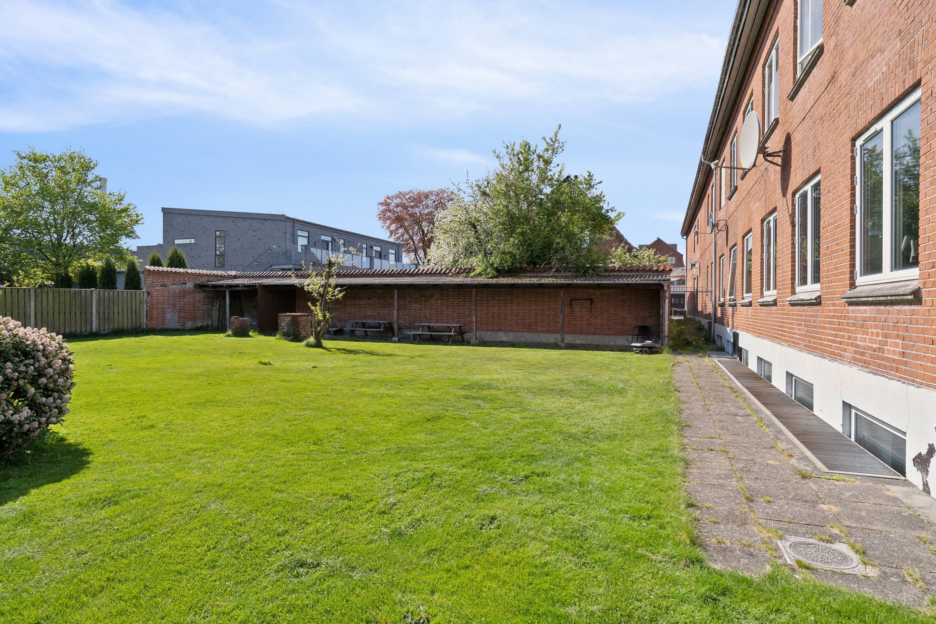 Fremhævet set fra haven billede i fuldskærmstilstand. Billede af Silkeborgvej 24, st.. 4., 7400 Herning