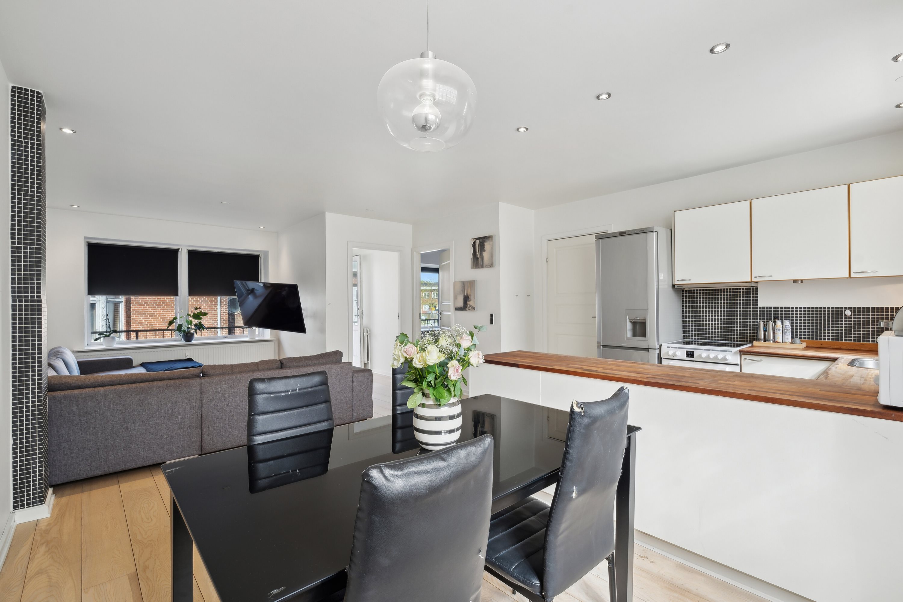 Fremhævet stue billede i fuldskærmstilstand. Billede af Silkeborgvej 24, st.. 4., 7400 Herning